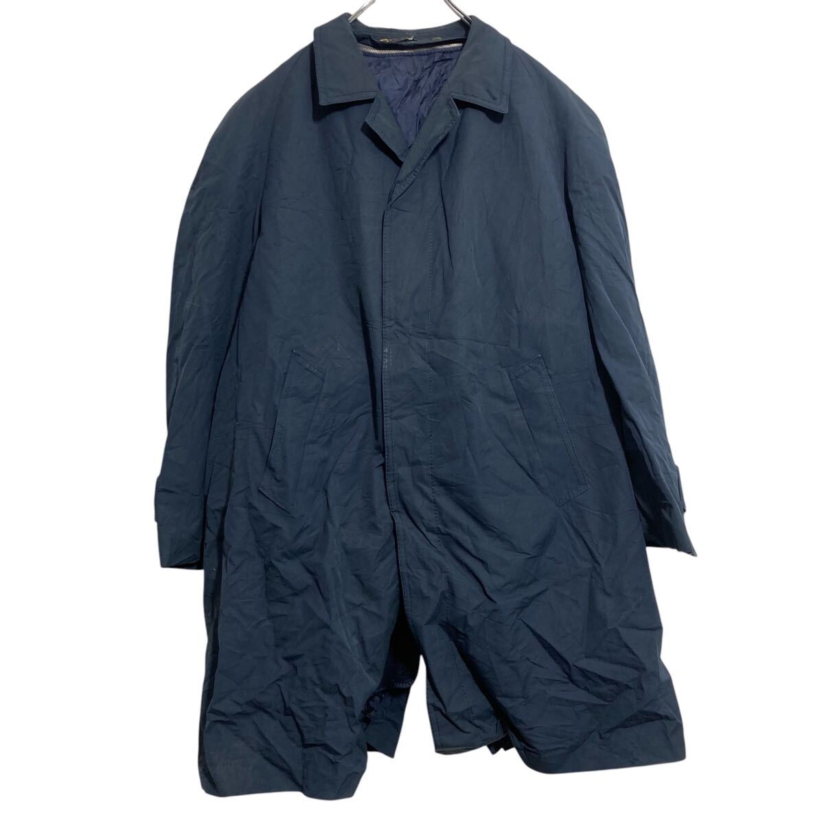 ★★複数点購入の場合は、1点分の送料で同梱発送致します。★★（合計金額が3,980円(税込)以上の場合は、送料無料となります。)商品に興味をもって頂き、誠に有難うございます。恐れ入りますが最後までお読み頂き、ご了承の上ご購入下さい。アメリカから輸入した ステンカラーコート の販売です。【商品説明】※色やデザインは画像をご覧ください。【サイズ】（海外規格の為、基本的には大きめのサイズ感となりますが、詳細は実寸をご参照ください。)サイズ表記にてサイズ表記が無い為、実寸をご参照下さいませ。実寸着丈 95cm 肩幅 ラグランcm身幅 60cm袖丈 44cm(脇下から計測)・素人採寸の為、誤差についてはご容赦下さい。・着用感につきましては普段着用されているものとの実寸を比較して参考にされてください。【状態】状態確認 Cランク品状態をご確認ください。《ランク》A-デッドストックや未使用に近い状態B-使用感はあるが綺麗な状態C-使用感があり多少の汚れがある状態D-使用感があり汚れや破れがある状態（上記ランクは弊社基準でのランク付けとなります。あくまでも参考として頂き、詳細は画像をご確認の上、ご入札ください。また、見落としによる目立たない穴、ほつれ、破れ、汚れ等のダメージ品が混入している場合もございますことをご理解の上、ご入札をお願い致します。）・全体的に使用感はありますが着用に問題はありません。・未洗濯品です。・保管上の折りジワと、ベール品によるシワはご容赦下さい。・状態に特に敏感な方のご入札はご遠慮下さい。※不明な点がありましたらお気軽に、ご質問下さい。【発送】佐川急便で発送します。※（沖縄及び一部離島へはヤマト運輸で発送する場合があります）★★複数点購入の場合は、1点分の送料で同梱発送致します。★★（合計金額が3,980円(税込)以上の場合は、送料無料となります。)【ご注意】・落札後はノークレーム＆ノーリターンにて、お願い致します。（返品は一切お受けできません。）・古着、usedの特性等を充分にご理解頂ける方のご購入に限らせて頂きます。 古着にご理解の無い方、状態に特に敏感な方のご購入はご遠慮下さい。・サイズ感につきましては普段着用されているものとの実寸を比較して参考にされてください。・できるだけ現物に近い色味をお伝えできるように気を付けておりますが、撮影環境や使用するモニターによっては、商品と画像に若干の色誤差が生じますことをご了承ください。【営業について】誠に勝手ながら、土曜、日曜、祝日、年末年始、ゴールデンウィークはお休みとさせて頂きます。また、お客様へのご対応時間は基本的には営業日の9:00〜17：00までになります。ご対応時間外や休業日にご落札いただいた商品や、ご質問など、頂いたご連絡への返信が滞る場合がございます。ご連絡、発送は休業明けより順次行っていきますのでご了承よろしくお願いいたします。★新商品、毎日大量入荷中です!!!同梱をご希望の場合は「まとめて購入」をご利用ください。商品合計金額が3980円以上の場合送料が無料になります。3980円未満でも1点分の送料で発送いたします。「まとめて購入」の利用方法に関してはヤフオクのヘルプページ等でご確認ください。20241211-0