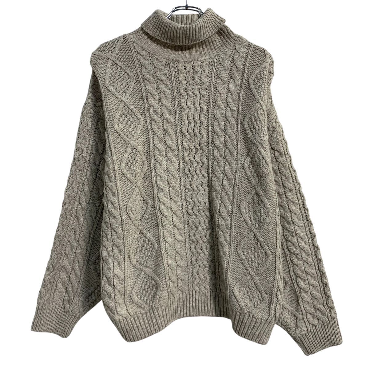 ★★複数点購入の場合は、1点分の送料で同梱発送致します。★★（合計金額が3,980円(税込)以上の場合は、送料無料となります。)商品に興味をもって頂き、誠に有難うございます。恐れ入りますが最後までお読み頂き、ご了承の上ご購入下さい。アメリカから輸入した セーター の販売です。【商品説明】※色やデザインは画像をご覧ください。【サイズ】（海外規格の為、基本的には大きめのサイズ感となりますが、詳細は実寸をご参照ください。)サイズ表記にてサイズ表記が無い為、実寸をご参照下さいませ。実寸着丈 60cm肩幅 66cm身幅 61cm袖丈 54cm・素人採寸の為、誤差についてはご容赦下さい。・着用感につきましては普段着用されているものとの実寸を比較して参考にされてください。【状態】状態確認 B ランク品特に目立つ汚れやダメージは見受けられません。《ランク》A-デッドストックや未使用に近い状態B-使用感はあるが綺麗な状態C-使用感があり多少の汚れがある状態D-使用感があり汚れや破れがある状態（上記ランクは弊社基準でのランク付けとなります。あくまでも参考として頂き、詳細は画像をご確認の上、ご入札ください。また、見落としによる目立たない穴、ほつれ、破れ、汚れ等のダメージ品が混入している場合もございますことをご理解の上、ご入札をお願い致します。）・全体的に使用感はありますが着用に問題はありません。・未洗濯品です。・保管上の折りジワと、ベール品によるシワはご容赦下さい。・状態に特に敏感な方のご入札はご遠慮下さい。※不明な点がありましたらお気軽に、ご質問下さい。【発送】佐川急便で発送します。※（沖縄及び一部離島へはヤマト運輸で発送する場合があります）★★複数点購入の場合は、1点分の送料で同梱発送致します。★★（合計金額が3,980円(税込)以上の場合は、送料無料となります。)【ご注意】・落札後はノークレーム＆ノーリターンにて、お願い致します。（返品は一切お受けできません。）・古着、usedの特性等を充分にご理解頂ける方のご購入に限らせて頂きます。 古着にご理解の無い方、状態に特に敏感な方のご購入はご遠慮下さい。・サイズ感につきましては普段着用されているものとの実寸を比較して参考にされてください。・できるだけ現物に近い色味をお伝えできるように気を付けておりますが、撮影環境や使用するモニターによっては、商品と画像に若干の色誤差が生じますことをご了承ください。【営業について】誠に勝手ながら、土曜、日曜、祝日、年末年始、ゴールデンウィークはお休みとさせて頂きます。また、お客様へのご対応時間は基本的には営業日の9:00〜17：00までになります。ご対応時間外や休業日にご落札いただいた商品や、ご質問など、頂いたご連絡への返信が滞る場合がございます。ご連絡、発送は休業明けより順次行っていきますのでご了承よろしくお願いいたします。★新商品、毎日大量入荷中です!!!20241217-0