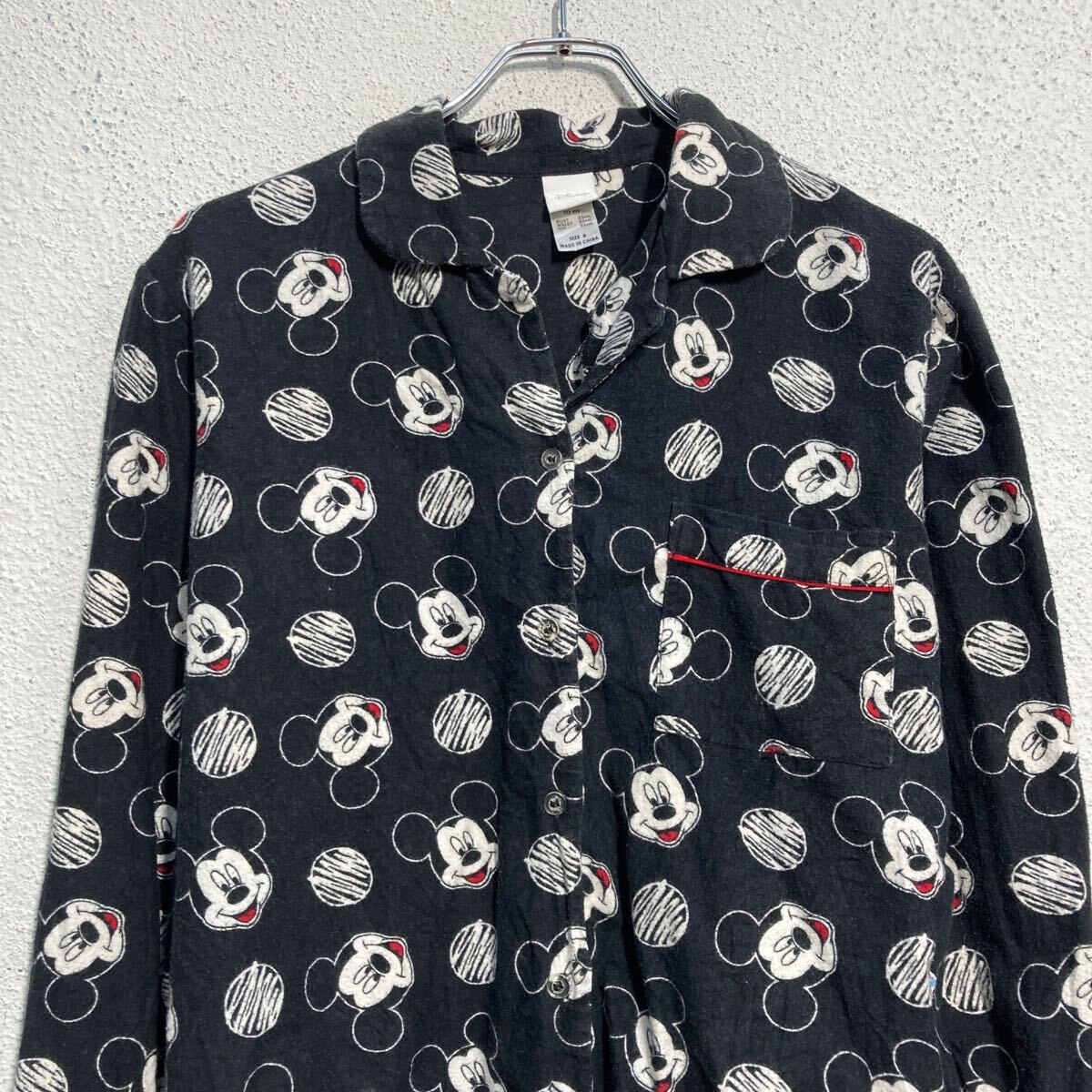 【中古】【古着】 Disney 長袖 柄シャツ ディズニー キッズ M~ ブラック 総柄 キャ...