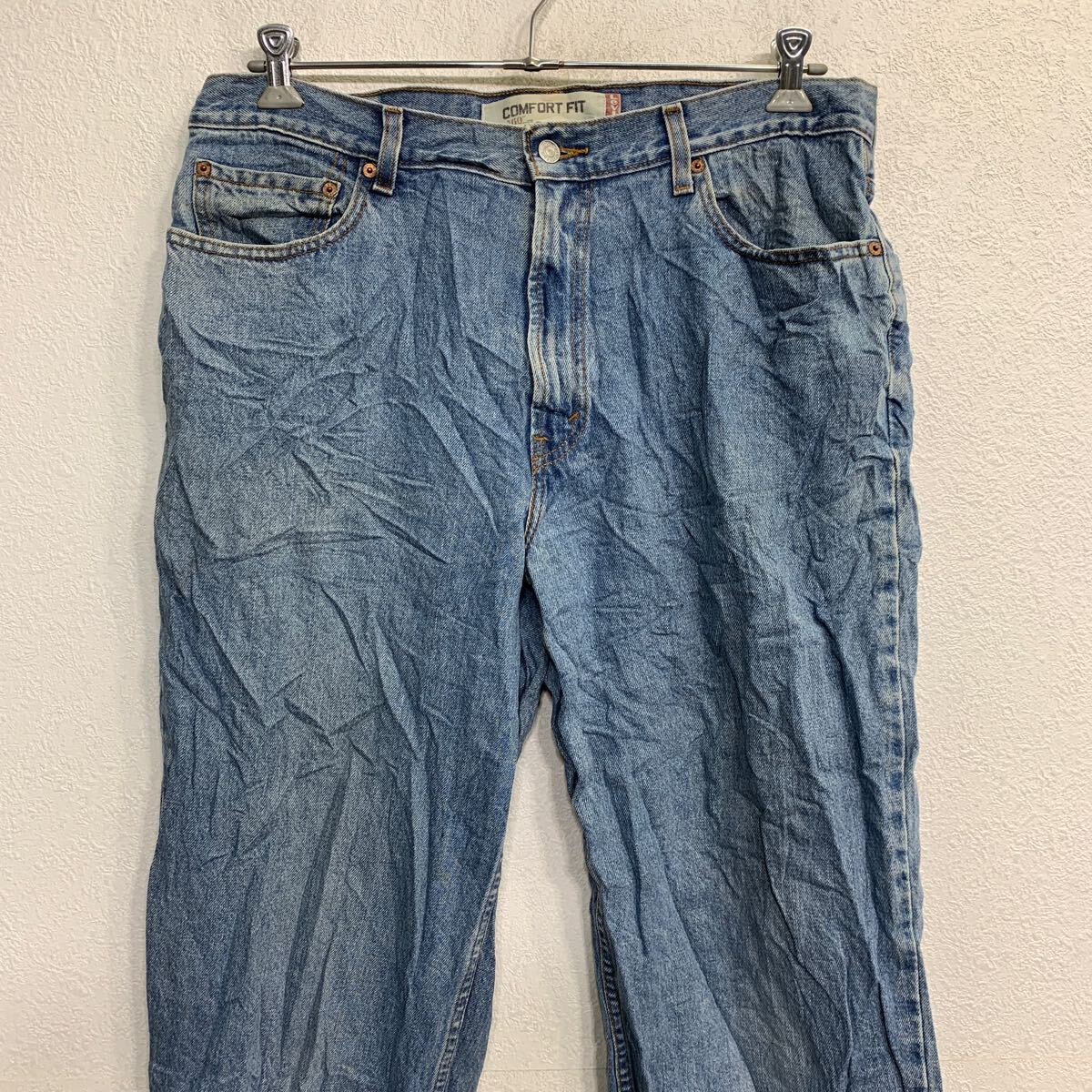 【中古】【古着】 Levi's 560 デニムパンツ W36 リーバイス コンフォートフィット ビッグサイズ ブルー コットン 古着卸 アメリカ仕入 2501-266