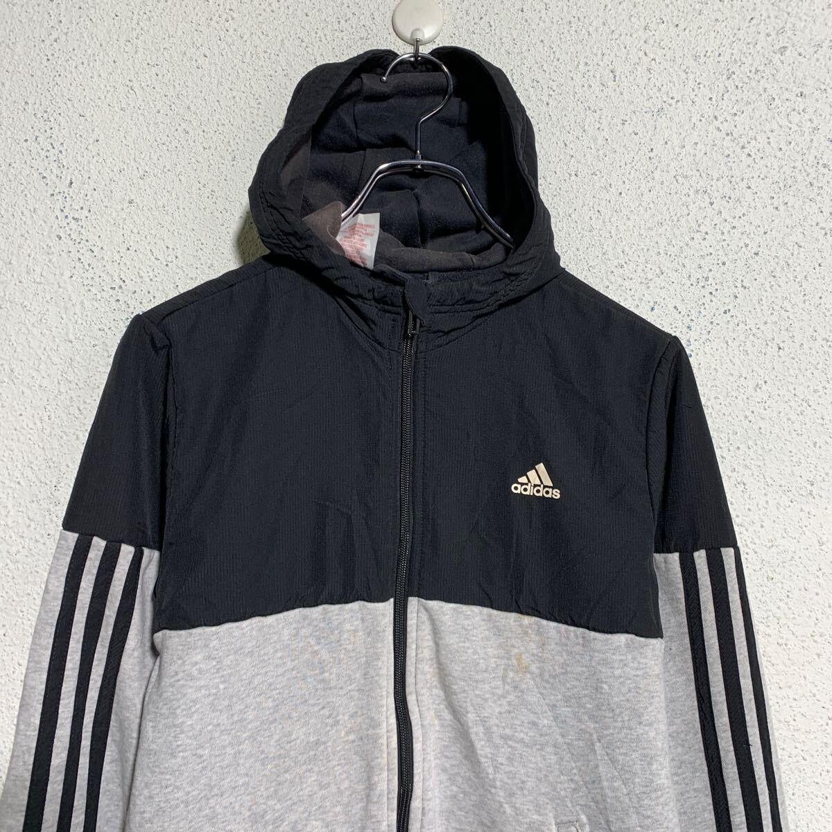 【中古】【古着】 adidas ロゴスウェット パーカー M 程 ブラック グレー アディダス ジップアップ ワンポイント スポーツ 古着卸 アメリカ仕入 a701-6647