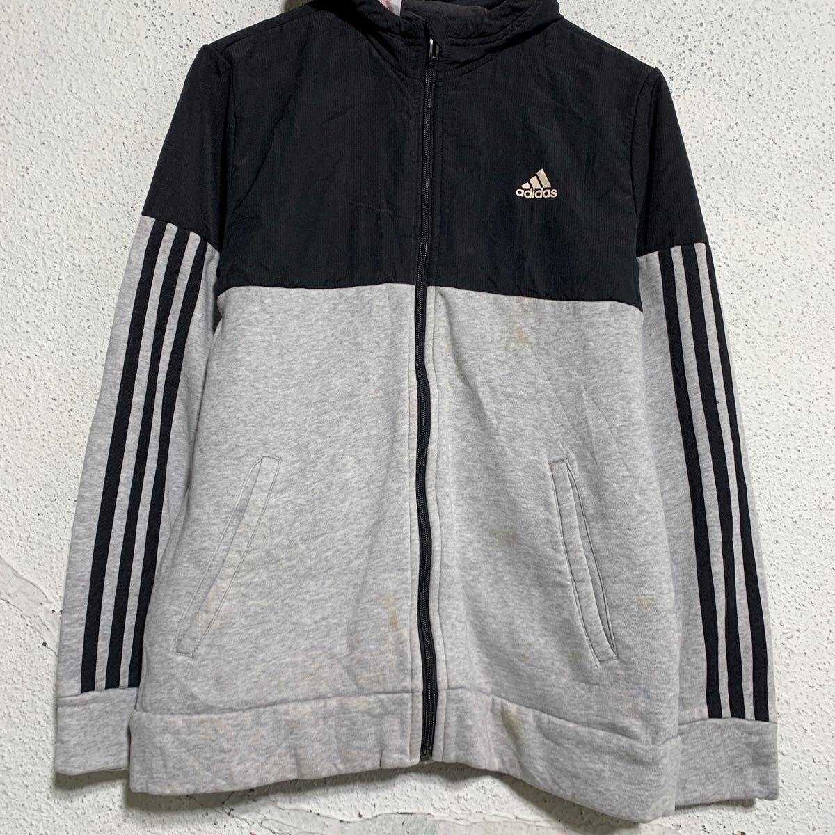 【中古】【古着】 adidas ロゴスウェット パーカー M 程 ブラック グレー アディダス ジップアップ ワンポイント スポーツ 古着卸 アメリカ仕入 a701-6647