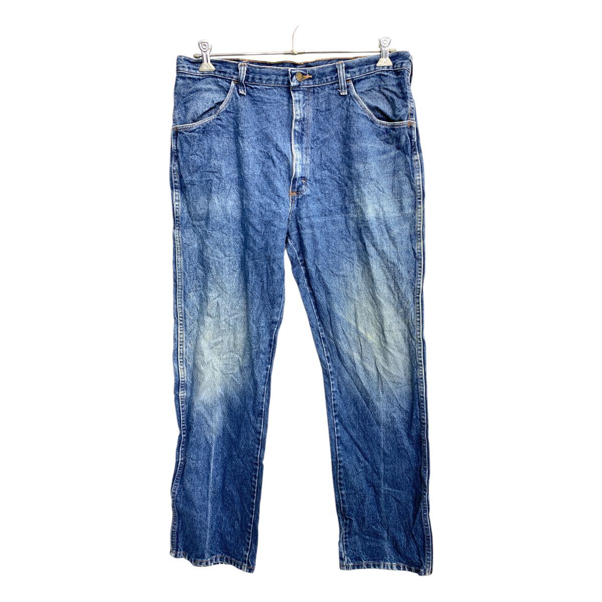 ★★複数点購入の場合は、1点分の送料で同梱発送致します。★★（合計金額が3,980円(税込)以上の場合は、送料無料となります。)商品に興味をもって頂き、誠に有難うございます。恐れ入りますが最後までお読み頂き、ご了承の上ご購入下さい。アメリカから輸入した ラスラー デニムパンツ の販売です。【商品説明】※色やデザインは画像をご覧ください。【サイズ】（海外規格の為、基本的には大きめのサイズ感となりますが、詳細は実寸をご参照ください。)サイズ表記にて38×32実寸ウエスト 94cm股下 80cm・素人採寸の為、誤差についてはご容赦下さい。・着用感につきましては普段着用されているものとの実寸を比較して参考にされてください。【状態】状態確認 C ランク品ヨゴレがあります。スレがあります。《ランク》A-デッドストックや未使用に近い状態B-使用感はあるが綺麗な状態C-使用感があり多少の汚れがある状態D-使用感があり汚れや破れがある状態（上記ランクは弊社基準でのランク付けとなります。あくまでも参考として頂き、詳細は画像をご確認の上、ご入札ください。また、見落としによる目立たない穴、ほつれ、破れ、汚れ等のダメージ品が混入している場合もございますことをご理解の上、ご入札をお願い致します。）・全体的に使用感はありますが着用に問題はありません。・未洗濯品です。・保管上の折りジワと、ベール品によるシワはご容赦下さい。・状態に特に敏感な方のご入札はご遠慮下さい。※不明な点がありましたらお気軽に、ご質問下さい。【発送】佐川急便で発送します。※（沖縄及び一部離島へはヤマト運輸で発送する場合があります）★★複数点購入の場合は、1点分の送料で同梱発送致します。★★（合計金額が3,980円(税込)以上の場合は、送料無料となります。)【ご注意】・落札後はノークレーム＆ノーリターンにて、お願い致します。（返品は一切お受けできません。）・古着、usedの特性等を充分にご理解頂ける方のご購入に限らせて頂きます。 古着にご理解の無い方、状態に特に敏感な方のご購入はご遠慮下さい。・サイズ感につきましては普段着用されているものとの実寸を比較して参考にされてください。・できるだけ現物に近い色味をお伝えできるように気を付けておりますが、撮影環境や使用するモニターによっては、商品と画像に若干の色誤差が生じますことをご了承ください。【営業について】誠に勝手ながら、土曜、日曜、祝日、年末年始、ゴールデンウィークはお休みとさせて頂きます。また、お客様へのご対応時間は基本的には営業日の9:00〜17：00までになります。ご対応時間外や休業日にご落札いただいた商品や、ご質問など、頂いたご連絡への返信が滞る場合がございます。ご連絡、発送は休業明けより順次行っていきますのでご了承よろしくお願いいたします。★新商品、毎日大量入荷中です!!!20250128-0