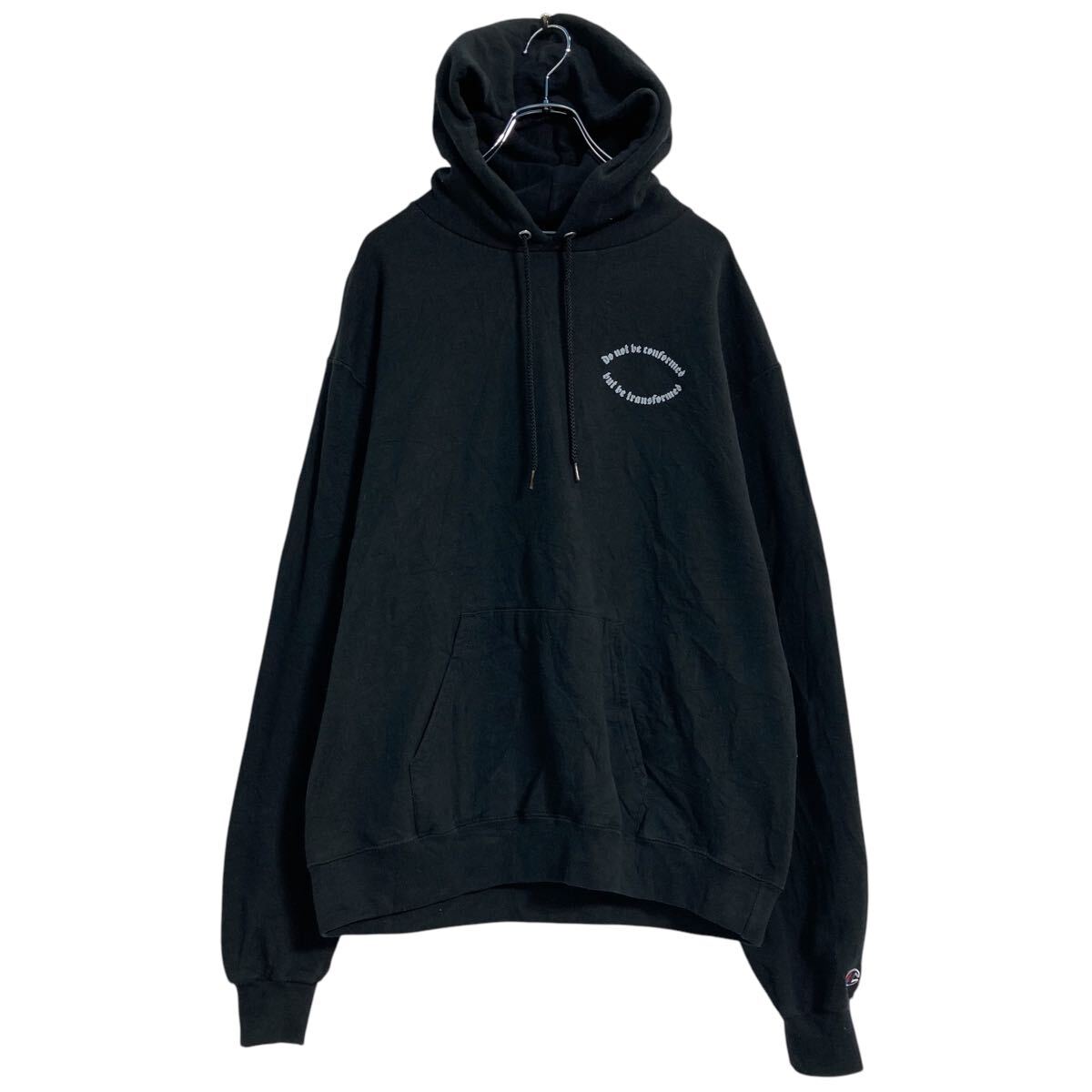 ★★複数点購入の場合は、1点分の送料で同梱発送致します。★★（合計金額が3,980円(税込)以上の場合は、送料無料となります。)商品に興味をもって頂き、誠に有難うございます。恐れ入りますが最後までお読み頂き、ご了承の上ご購入下さい。アメリカから輸入した チャンピオン ロゴスウェット の販売です。【商品説明】※色やデザインは画像をご覧ください。【サイズ】（海外規格の為、基本的には大きめのサイズ感となりますが、詳細は実寸をご参照ください。)サイズ表記にてM実寸着丈 67cm肩幅 56cm身幅 59cm袖丈 56cm(脇下から計測)・素人採寸の為、誤差についてはご容赦下さい。・着用感につきましては普段着用されているものとの実寸を比較して参考にされてください。【状態】状態確認 C ランク品プリントにダメージがあります。《ランク》A-デッドストックや未使用に近い状態B-使用感はあるが綺麗な状態C-使用感があり多少の汚れがある状態D-使用感があり汚れや破れがある状態（上記ランクは弊社基準でのランク付けとなります。あくまでも参考として頂き、詳細は画像をご確認の上、ご入札ください。また、見落としによる目立たない穴、ほつれ、破れ、汚れ等のダメージ品が混入している場合もございますことをご理解の上、ご入札をお願い致します。）・全体的に使用感はありますが着用に問題はありません。・未洗濯品です。・保管上の折りジワと、ベール品によるシワはご容赦下さい。・状態に特に敏感な方のご入札はご遠慮下さい。※不明な点がありましたらお気軽に、ご質問下さい。【発送】佐川急便で発送します。※（沖縄及び一部離島へはヤマト運輸で発送する場合があります）★★複数点購入の場合は、1点分の送料で同梱発送致します。★★（合計金額が3,980円(税込)以上の場合は、送料無料となります。)【ご注意】・落札後はノークレーム＆ノーリターンにて、お願い致します。（返品は一切お受けできません。）・古着、usedの特性等を充分にご理解頂ける方のご購入に限らせて頂きます。 古着にご理解の無い方、状態に特に敏感な方のご購入はご遠慮下さい。・サイズ感につきましては普段着用されているものとの実寸を比較して参考にされてください。・できるだけ現物に近い色味をお伝えできるように気を付けておりますが、撮影環境や使用するモニターによっては、商品と画像に若干の色誤差が生じますことをご了承ください。【営業について】誠に勝手ながら、土曜、日曜、祝日、年末年始、ゴールデンウィークはお休みとさせて頂きます。また、お客様へのご対応時間は基本的には営業日の9:00〜17：00までになります。ご対応時間外や休業日にご落札いただいた商品や、ご質問など、頂いたご連絡への返信が滞る場合がございます。ご連絡、発送は休業明けより順次行っていきますのでご了承よろしくお願いいたします。★新商品、毎日大量入荷中です!!!同梱をご希望の場合は「まとめて購入」をご利用ください。商品合計金額が3980円以上の場合送料が無料になります。3980円未満でも1点分の送料で発送いたします。「まとめて購入」の利用方法に関してはヤフオクのヘルプページ等でご確認ください。20250128-0