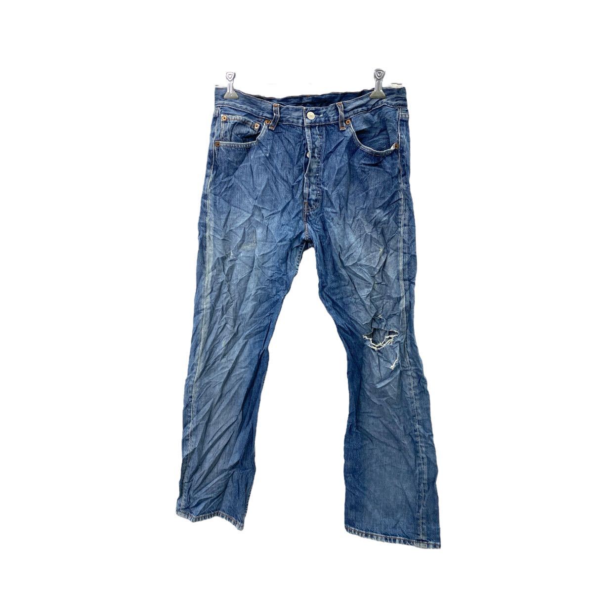 ★★複数点購入の場合は、1点分の送料で同梱発送致します。★★（合計金額が3,980円(税込)以上の場合は、送料無料となります。)商品に興味をもって頂き、誠に有難うございます。恐れ入りますが最後までお読み頂き、ご了承の上ご購入下さい。アメリカから輸入した リーバイス デニムパンツ の販売です。【商品説明】※色やデザインは画像をご覧ください。【サイズ】（海外規格の為、基本的には大きめのサイズ感となりますが、詳細は実寸をご参照ください。)サイズ表記にてサイズ表記が無い為、実寸をご参照下さいませ。実寸ウエスト 84cm股下 74cm・素人採寸の為、誤差についてはご容赦下さい。・着用感につきましては普段着用されているものとの実寸を比較して参考にされてください。【状態】状態確認 C ランク品スレ、傷があります。ダメージがあります。《ランク》A-デッドストックや未使用に近い状態B-使用感はあるが綺麗な状態C-使用感があり多少の汚れがある状態D-使用感があり汚れや破れがある状態（上記ランクは弊社基準でのランク付けとなります。あくまでも参考として頂き、詳細は画像をご確認の上、ご購入ください。また、見落としによる目立たない穴、ほつれ、破れ、汚れ等のダメージ品が混入している場合もございますことをご理解の上、ご購入をお願い致します。）・全体的に使用感はありますが着用に問題はありません。・未洗濯品です。・保管上の折りジワと、ベール品によるシワはご容赦下さい。・状態に特に敏感な方のご購入はご遠慮下さい。※不明な点がありましたらお気軽に、ご質問下さい。【発送】佐川急便で発送します。※（沖縄及び一部離島へはヤマト運輸で発送する場合があります）★★複数点購入の場合は、1点分の送料で同梱発送致します。★★（合計金額が3,980円(税込)以上の場合は、送料無料となります。)【ご注意】・購入後はノークレーム＆ノーリターンにて、お願い致します。（返品は一切お受けできません。）・古着、usedの特性等を充分にご理解頂ける方のご購入に限らせて頂きます。 古着にご理解の無い方、状態に特に敏感な方のご購入はご遠慮下さい。・サイズ感につきましては普段着用されているものとの実寸を比較して参考にされてください。・できるだけ現物に近い色味をお伝えできるように気を付けておりますが、撮影環境や使用するモニターによっては、商品と画像に若干の色誤差が生じますことをご了承ください。【営業について】誠に勝手ながら、土曜、日曜、祝日、年末年始、ゴールデンウィークはお休みとさせて頂きます。また、お客様へのご対応時間は基本的には営業日の9:00〜17：00までになります。ご対応時間外や休業日にご購入いただいた商品や、ご質問など、頂いたご連絡への返信が滞る場合がございます。ご連絡、発送は休業明けより順次行っていきますのでご了承よろしくお願いいたします。★新商品、毎日大量入荷中です!!!同梱をご希望の場合は「まとめて購入」をご利用ください。商品合計金額が3980円以上の場合送料が無料になります。3980円未満でも1点分の送料で発送いたします。「まとめて購入」の利用方法に関してはヤフオクのヘルプページ等でご確認ください。20250129-0