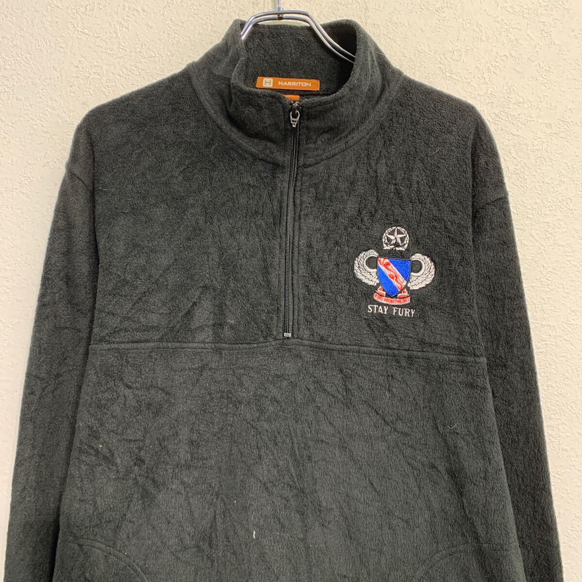 【中古】【古着】 HARRITON フリースジャケット L ブラック ハーフジップ ワンポイント 刺繍 アウトドア アウター 古着卸 アメリカ仕入 a702-6066