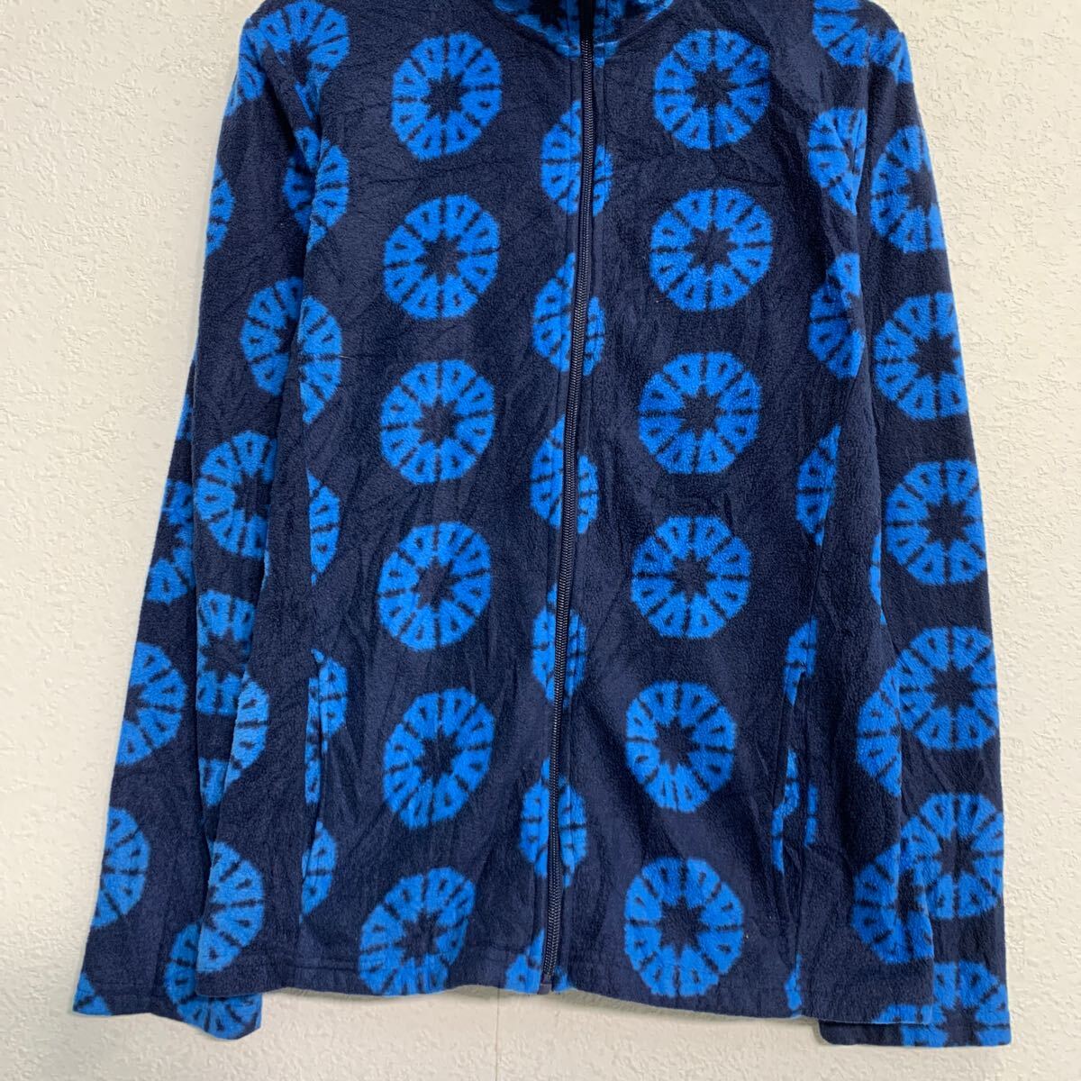 古着屋DENの【中古】【古着】 フリースジャケット M ブルー ネイビー ジップアップ 総柄 モックネック アウトドア アウター 古着卸 アメリカ仕入 a702-7264｜アングル3
