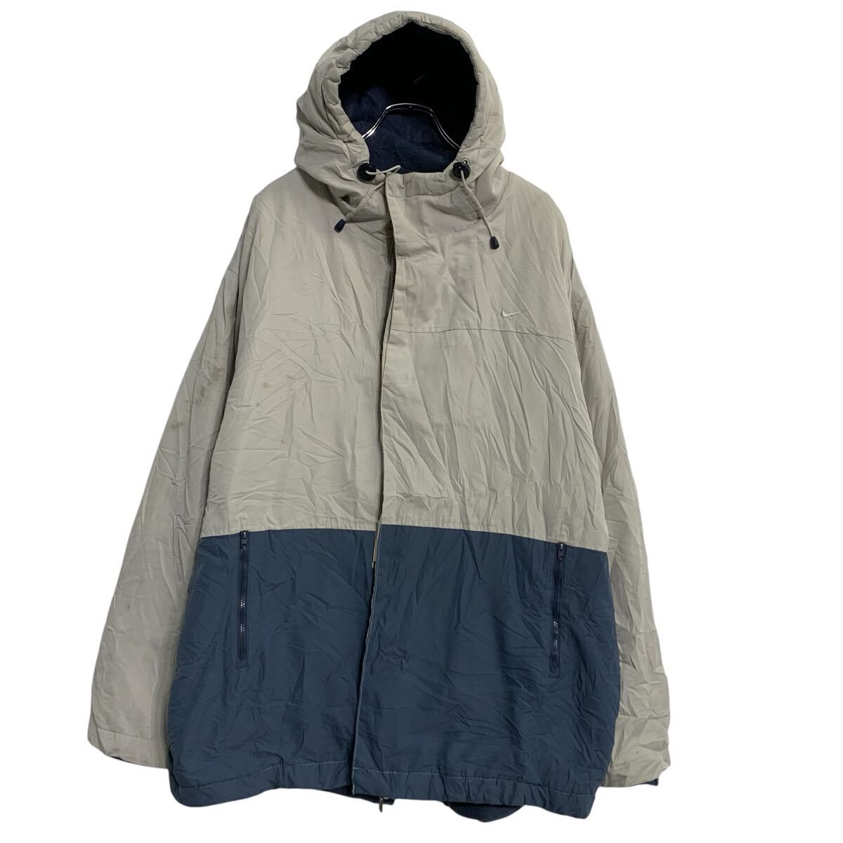 【中古】【古着】 NIKE 中綿ジャケット 2XL ホワイト ネイビー ナイキ マジックテープ ビッグサイズ ロゴ 刺繍 アウトドア 古着卸 アメリカ仕入 a702-7327