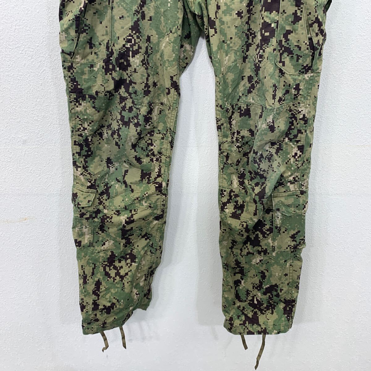 【中古】【古着】 U.S.NAVY ミリタリーパンツ M デジタルカモ ユーエスネイビー ボタンフライ カーゴパンツ 迷彩 古着卸 アメリカ仕入 2505-133