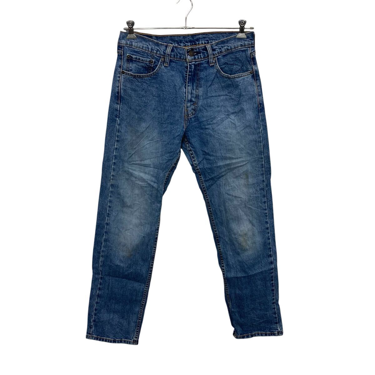 合計金額が3,980円(税込)以上の場合は、送料無料となります。(沖縄・一部離島は9800円以上）商品に興味をもって頂き、誠に有難うございます。恐れ入りますが最後までお読み頂き、ご了承の上ご購入下さい。アメリカから輸入した リーバイス デニムパンツ の販売です。【商品説明】※色やデザインは画像をご覧ください。【サイズ】（海外規格の為、基本的には大きめのサイズ感となりますが、詳細は実寸をご参照ください。)サイズ表記にてW32 L32実寸ウエスト 84cm股下 80cm・素人採寸の為、誤差についてはご容赦下さい。・着用感につきましては普段着用されているものとの実寸を比較して参考にされてください。【状態】状態確認 B〜C ランク品両膝、右後ろポケット部分に汚れがあります。《ランク》A-デッドストックや未使用に近い状態B-使用感はあるが綺麗な状態C-使用感があり多少の汚れがある状態D-使用感があり汚れや破れがある状態（上記ランクは弊社基準でのランク付けとなります。あくまでも参考として頂き、詳細は画像をご確認の上、ご購入ください。また、見落としによる目立たない穴、ほつれ、破れ、汚れ等のダメージ品が混入している場合もございますことをご理解の上、ご購入をお願い致します。）・全体的に使用感はありますが着用に問題はありません。・未洗濯品です。・保管上の折りジワと、ベール品によるシワはご容赦下さい。・状態に特に敏感な方のご購入はご遠慮下さい。※不明な点がありましたらお気軽に、ご質問下さい。【発送】佐川急便で発送します。※（沖縄及び一部離島へはヤマト運輸で発送する場合があります）合計金額が3,980円(税込)以上の場合は、送料無料となります。(沖縄・一部離島は9800円以上）【ご注意】・購入後はノークレーム＆ノーリターンにて、お願い致します。（返品は一切お受けできません。）・古着、usedの特性等を充分にご理解頂ける方のご購入に限らせて頂きます。 古着にご理解の無い方、状態に特に敏感な方のご購入はご遠慮下さい。・サイズ感につきましては普段着用されているものとの実寸を比較して参考にされてください。・できるだけ現物に近い色味をお伝えできるように気を付けておりますが、撮影環境や使用するモニターによっては、商品と画像に若干の色誤差が生じますことをご了承ください。【営業について】誠に勝手ながら、土曜、日曜、祝日、年末年始、ゴールデンウィークはお休みとさせて頂きます。また、お客様へのご対応時間は基本的には営業日の9:00〜17：00までになります。ご対応時間外や休業日にご購入いただいた商品や、ご質問など、頂いたご連絡への返信が滞る場合がございます。ご連絡、発送は休業明けより順次行っていきますのでご了承よろしくお願いいたします。★新商品、毎日大量入荷中です!!!20250613-0