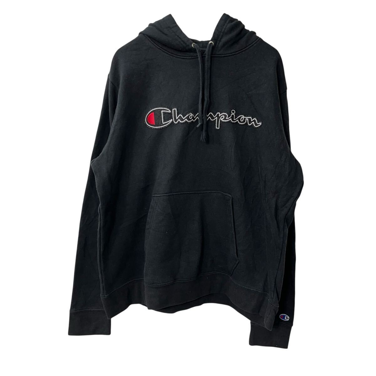 合計金額が3,980円(税込)以上の場合は、送料無料となります。(沖縄・一部離島は9800円以上）商品に興味をもって頂き、誠に有難うございます。恐れ入りますが最後までお読み頂き、ご了承の上ご購入下さい。アメリカから輸入した チャンピオン ロゴスウェット の販売です。【商品説明】※色やデザインは画像をご覧ください。【サイズ】（海外規格の為、基本的には大きめのサイズ感となりますが、詳細は実寸をご参照ください。)サイズ表記にてL実寸着丈 64cm肩幅 49cm身幅 59cm袖丈 58cm(脇下から計測)・素人採寸の為、誤差についてはご容赦下さい。・着用感につきましては普段着用されているものとの実寸を比較して参考にされてください。【状態】状態確認 B〜C ランク品アグレットが一つありません。《ランク》A-デッドストックや未使用に近い状態B-使用感はあるが綺麗な状態C-使用感があり多少の汚れがある状態D-使用感があり汚れや破れがある状態（上記ランクは弊社基準でのランク付けとなります。あくまでも参考として頂き、詳細は画像をご確認の上、ご入札ください。また、見落としによる目立たない穴、ほつれ、破れ、汚れ等のダメージ品が混入している場合もございますことをご理解の上、ご入札をお願い致します。）・全体的に使用感はありますが着用に問題はありません。・未洗濯品です。・保管上の折りジワと、ベール品によるシワはご容赦下さい。・状態に特に敏感な方のご入札はご遠慮下さい。※不明な点がありましたらお気軽に、ご質問下さい。【発送】佐川急便で発送します。※（沖縄及び一部離島へはヤマト運輸で発送する場合があります）合計金額が3,980円(税込)以上の場合は、送料無料となります。(沖縄・一部離島は9800円以上）【ご注意】・落札後はノークレーム＆ノーリターンにて、お願い致します。（返品は一切お受けできません。）・古着、usedの特性等を充分にご理解頂ける方のご購入に限らせて頂きます。 古着にご理解の無い方、状態に特に敏感な方のご購入はご遠慮下さい。・サイズ感につきましては普段着用されているものとの実寸を比較して参考にされてください。・できるだけ現物に近い色味をお伝えできるように気を付けておりますが、撮影環境や使用するモニターによっては、商品と画像に若干の色誤差が生じますことをご了承ください。【営業について】誠に勝手ながら、土曜、日曜、祝日、年末年始、ゴールデンウィークはお休みとさせて頂きます。また、お客様へのご対応時間は基本的には営業日の9:00〜17：00までになります。ご対応時間外や休業日にご落札いただいた商品や、ご質問など、頂いたご連絡への返信が滞る場合がございます。ご連絡、発送は休業明けより順次行っていきますのでご了承よろしくお願いいたします。★新商品、毎日大量入荷中です!!!20250912-0