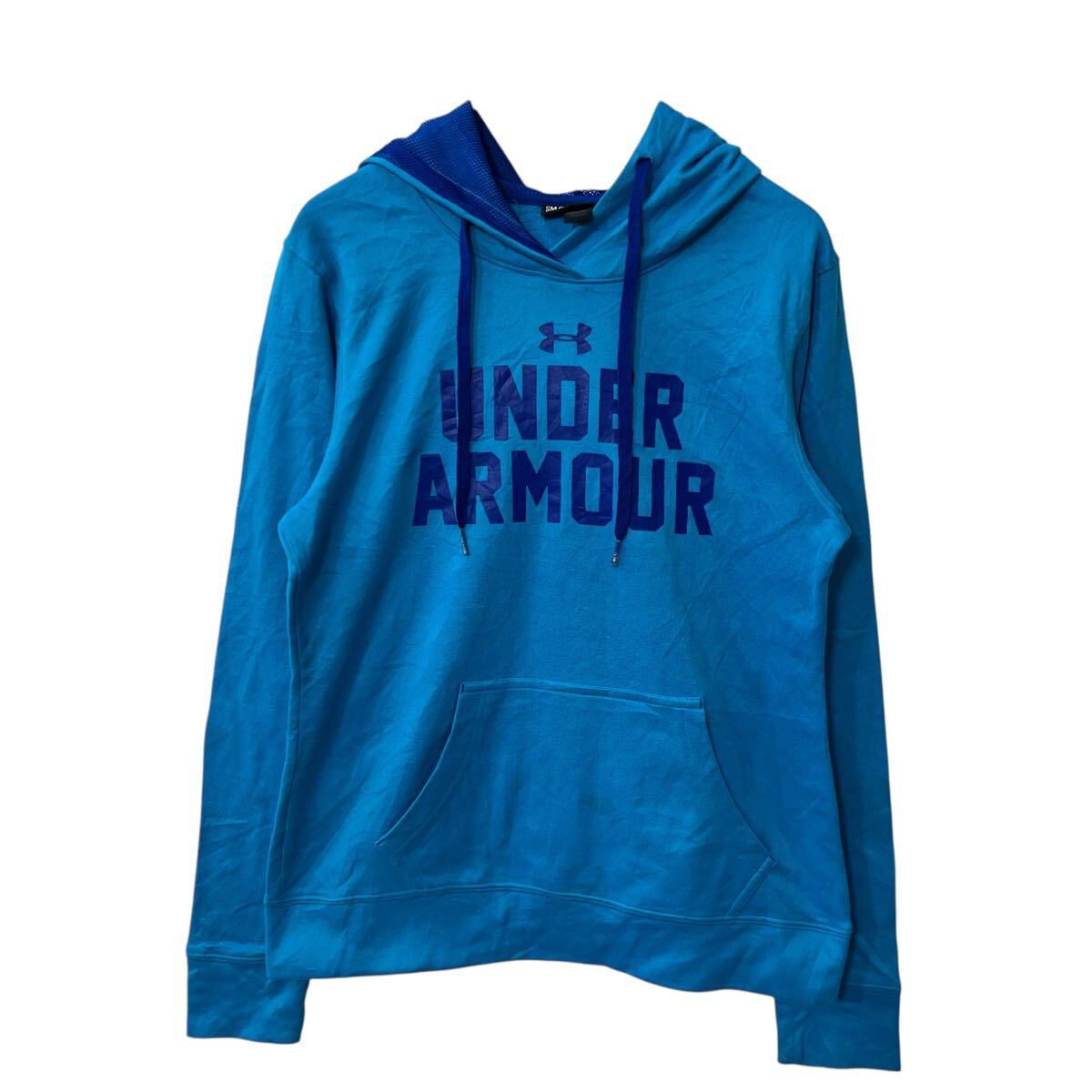 合計金額が3,980円(税込)以上の場合は、送料無料となります。(沖縄・一部離島は9800円以上）商品に興味をもって頂き、誠に有難うございます。恐れ入りますが最後までお読み頂き、ご了承の上ご購入下さい。アメリカから輸入した アンダーアーマー ロゴスウェット の販売です。【商品説明】※色やデザインは画像をご覧ください。【サイズ】（海外規格の為、基本的には大きめのサイズ感となりますが、詳細は実寸をご参照ください。)サイズ表記にてSM実寸着丈 58cm肩幅 42cm身幅 48cm袖丈 54cm(脇下から計測)・素人採寸の為、誤差についてはご容赦下さい。・着用感につきましては普段着用されているものとの実寸を比較して参考にされてください。【状態】状態確認 C ランク品前身頃、袖に汚れがあります。《ランク》A-デッドストックや未使用に近い状態B-使用感はあるが綺麗な状態C-使用感があり多少の汚れがある状態D-使用感があり汚れや破れがある状態（上記ランクは弊社基準でのランク付けとなります。あくまでも参考として頂き、詳細は画像をご確認の上、ご入札ください。また、見落としによる目立たない穴、ほつれ、破れ、汚れ等のダメージ品が混入している場合もございますことをご理解の上、ご入札をお願い致します。）・全体的に使用感はありますが着用に問題はありません。・未洗濯品です。・保管上の折りジワと、ベール品によるシワはご容赦下さい。・状態に特に敏感な方のご入札はご遠慮下さい。※不明な点がありましたらお気軽に、ご質問下さい。【発送】佐川急便で発送します。※（沖縄及び一部離島へはヤマト運輸で発送する場合があります）合計金額が3,980円(税込)以上の場合は、送料無料となります。(沖縄・一部離島は9800円以上）【ご注意】・落札後はノークレーム＆ノーリターンにて、お願い致します。（返品は一切お受けできません。）・古着、usedの特性等を充分にご理解頂ける方のご購入に限らせて頂きます。 古着にご理解の無い方、状態に特に敏感な方のご購入はご遠慮下さい。・サイズ感につきましては普段着用されているものとの実寸を比較して参考にされてください。・できるだけ現物に近い色味をお伝えできるように気を付けておりますが、撮影環境や使用するモニターによっては、商品と画像に若干の色誤差が生じますことをご了承ください。【営業について】誠に勝手ながら、土曜、日曜、祝日、年末年始、ゴールデンウィークはお休みとさせて頂きます。また、お客様へのご対応時間は基本的には営業日の9:00〜17：00までになります。ご対応時間外や休業日にご落札いただいた商品や、ご質問など、頂いたご連絡への返信が滞る場合がございます。ご連絡、発送は休業明けより順次行っていきますのでご了承よろしくお願いいたします。★新商品、毎日大量入荷中です!!!20250916-0