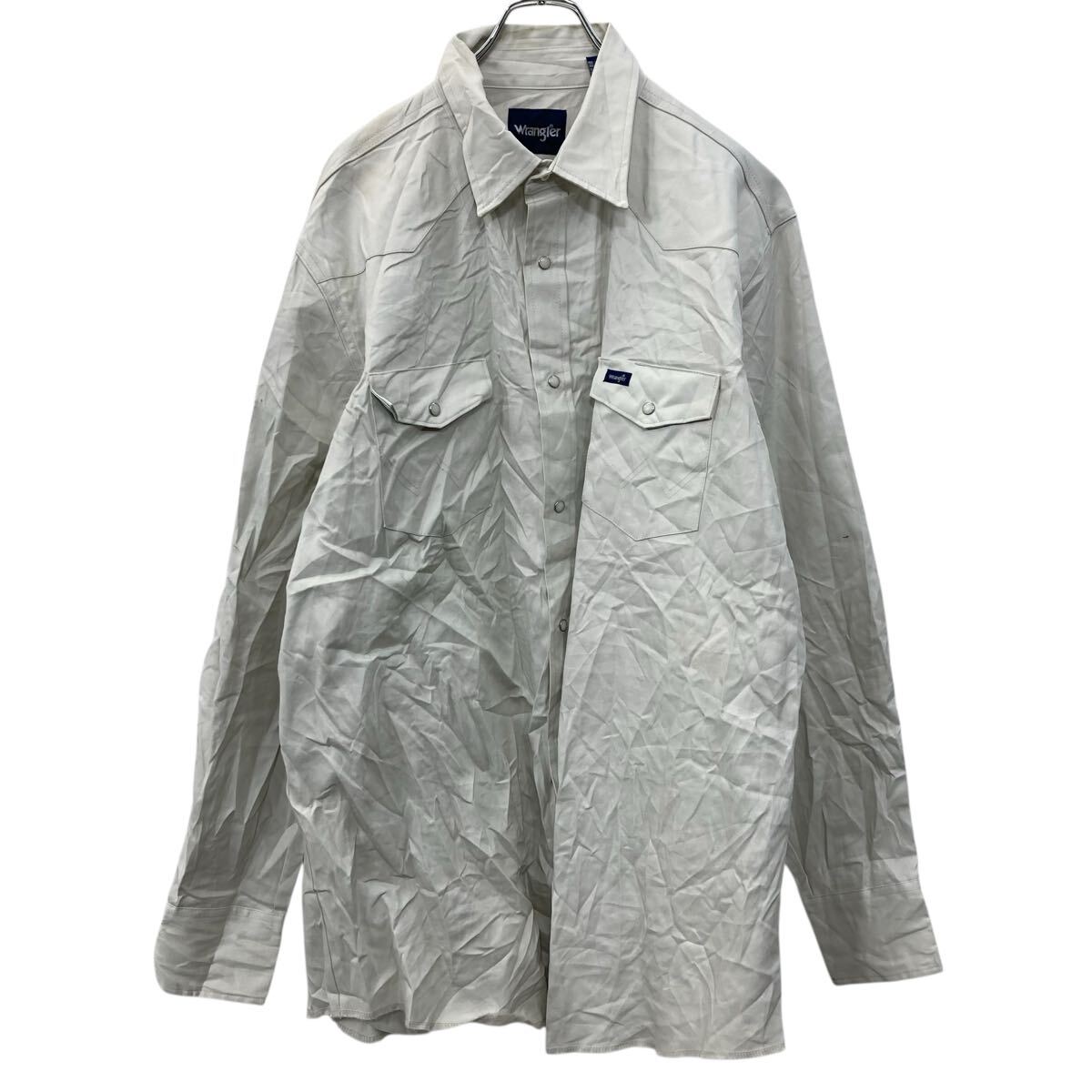 合計金額が3,980円(税込)以上の場合は、送料無料となります。(沖縄・一部離島は9800円以上）商品に興味をもって頂き、誠に有難うございます。恐れ入りますが最後までお読み頂き、ご了承の上ご購入下さい。アメリカから輸入した ラングラー 無地シャツ の販売です。【商品説明】※色やデザインは画像をご覧ください。【サイズ】（海外規格の為、基本的には大きめのサイズ感となりますが、詳細は実寸をご参照ください。)サイズ表記にて2XL実寸着丈 91cm肩幅 54cm身幅 71cm袖丈 57cm(脇下から計測)・素人採寸の為、誤差についてはご容赦下さい。・着用感につきましては普段着用されているものとの実寸を比較して参考にされてください。【状態】状態確認 C ランク品前身頃、後身頃に汚れがあります。《ランク》A-デッドストックや未使用に近い状態B-使用感はあるが綺麗な状態C-使用感があり多少の汚れがある状態D-使用感があり汚れや破れがある状態（上記ランクは弊社基準でのランク付けとなります。あくまでも参考として頂き、詳細は画像をご確認の上、ご入札ください。また、見落としによる目立たない穴、ほつれ、破れ、汚れ等のダメージ品が混入している場合もございますことをご理解の上、ご入札をお願い致します。）・全体的に使用感はありますが着用に問題はありません。・未洗濯品です。・保管上の折りジワと、ベール品によるシワはご容赦下さい。・状態に特に敏感な方のご入札はご遠慮下さい。※不明な点がありましたらお気軽に、ご質問下さい。【発送】佐川急便で発送します。※（沖縄及び一部離島へはヤマト運輸で発送する場合があります）合計金額が3,980円(税込)以上の場合は、送料無料となります。(沖縄・一部離島は9800円以上）【ご注意】・落札後はノークレーム＆ノーリターンにて、お願い致します。（返品は一切お受けできません。）・古着、usedの特性等を充分にご理解頂ける方のご購入に限らせて頂きます。 古着にご理解の無い方、状態に特に敏感な方のご購入はご遠慮下さい。・サイズ感につきましては普段着用されているものとの実寸を比較して参考にされてください。・できるだけ現物に近い色味をお伝えできるように気を付けておりますが、撮影環境や使用するモニターによっては、商品と画像に若干の色誤差が生じますことをご了承ください。【営業について】誠に勝手ながら、土曜、日曜、祝日、年末年始、ゴールデンウィークはお休みとさせて頂きます。また、お客様へのご対応時間は基本的には営業日の9:00〜17：00までになります。ご対応時間外や休業日にご落札いただいた商品や、ご質問など、頂いたご連絡への返信が滞る場合がございます。ご連絡、発送は休業明けより順次行っていきますのでご了承よろしくお願いいたします。★新商品、毎日大量入荷中です!!!20251015-0