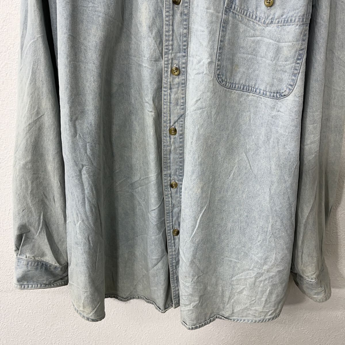 古着屋DENの【中古】【古着】 Lee 長袖 デニムシャツ 2XL ライトブルー リー 胸ポケットワンポイントロゴ ビッグサイズ 長袖シャツ トップス 春物 a710-6343｜アングル3