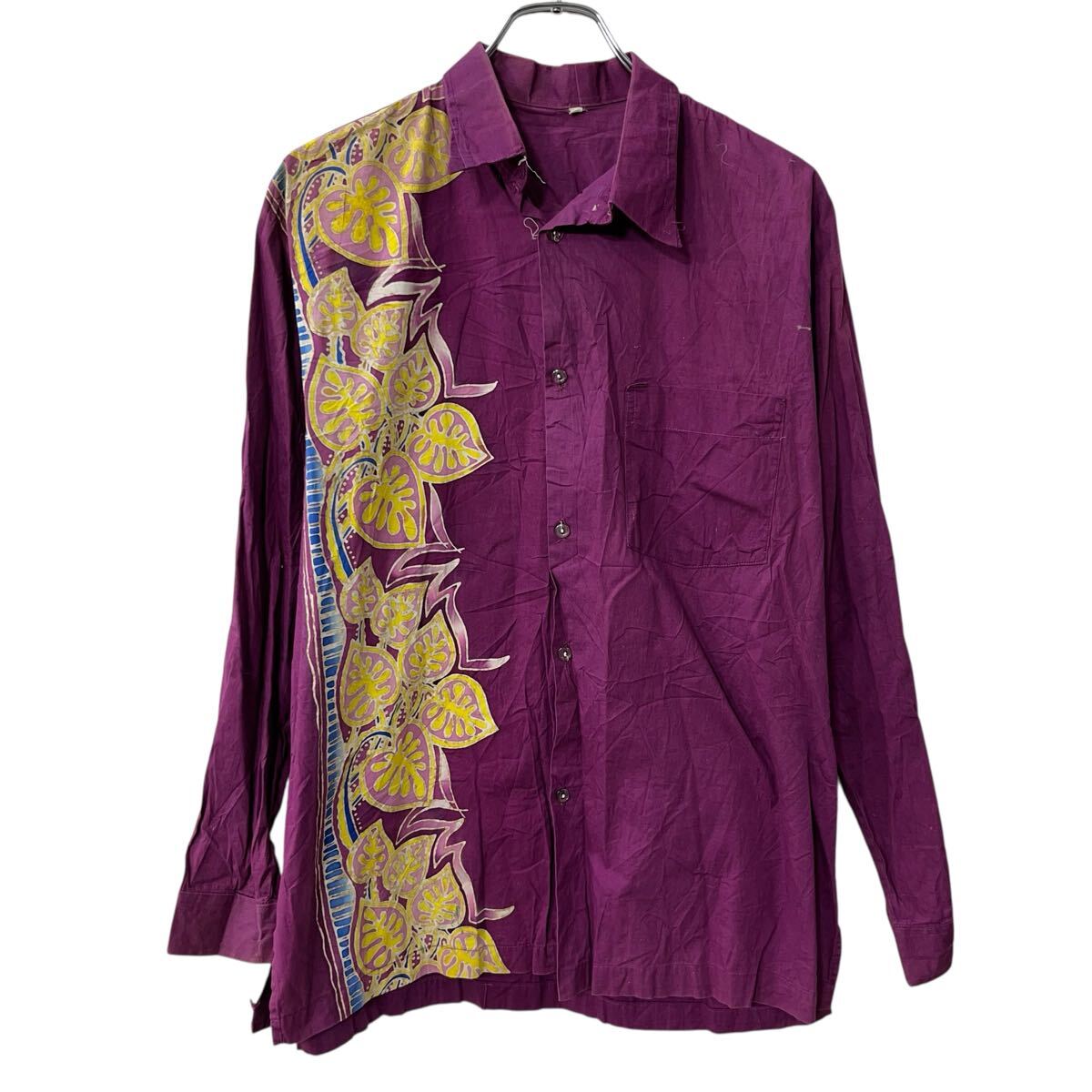 合計金額が3,980円(税込)以上の場合は、送料無料となります。(沖縄・一部離島は9800円以上）商品に興味をもって頂き、誠に有難うございます。恐れ入りますが最後までお読み頂き、ご了承の上ご購入下さい。アメリカから輸入した 長袖 柄シャツ の販売です。【商品説明】※色やデザインは画像をご覧ください。【サイズ】（海外規格の為、基本的には大きめのサイズ感となりますが、詳細は実寸をご参照ください。)サイズ表記にてタグの文字が読み取れ無い為、実寸をご参照下さいませ。実寸着丈 75cm肩幅 51cm身幅 58cm袖丈 50cm(脇下から計測)・素人採寸の為、誤差についてはご容赦下さい。・着用感につきましては普段着用されているものとの実寸を比較して参考にされてください。【状態】状態確認 C ランク品前身頃、後身頃、袖に汚れがあります。第1ボタン、左袖のボタンがありません。《ランク》A-デッドストックや未使用に近い状態B-使用感はあるが綺麗な状態C-使用感があり多少の汚れがある状態D-使用感があり汚れや破れがある状態（上記ランクは弊社基準でのランク付けとなります。あくまでも参考として頂き、詳細は画像をご確認の上、ご入札ください。また、見落としによる目立たない穴、ほつれ、破れ、汚れ等のダメージ品が混入している場合もございますことをご理解の上、ご入札をお願い致します。）・全体的に使用感はありますが着用に問題はありません。・未洗濯品です。・保管上の折りジワと、ベール品によるシワはご容赦下さい。・状態に特に敏感な方のご入札はご遠慮下さい。※不明な点がありましたらお気軽に、ご質問下さい。【発送】佐川急便で発送します。※（沖縄及び一部離島へはヤマト運輸で発送する場合があります）合計金額が3,980円(税込)以上の場合は、送料無料となります。(沖縄・一部離島は9800円以上）【ご注意】・落札後はノークレーム＆ノーリターンにて、お願い致します。（返品は一切お受けできません。）・古着、usedの特性等を充分にご理解頂ける方のご購入に限らせて頂きます。 古着にご理解の無い方、状態に特に敏感な方のご購入はご遠慮下さい。・サイズ感につきましては普段着用されているものとの実寸を比較して参考にされてください。・できるだけ現物に近い色味をお伝えできるように気を付けておりますが、撮影環境や使用するモニターによっては、商品と画像に若干の色誤差が生じますことをご了承ください。【営業について】誠に勝手ながら、土曜、日曜、祝日、年末年始、ゴールデンウィークはお休みとさせて頂きます。また、お客様へのご対応時間は基本的には営業日の9:00〜17：00までになります。ご対応時間外や休業日にご落札いただいた商品や、ご質問など、頂いたご連絡への返信が滞る場合がございます。ご連絡、発送は休業明けより順次行っていきますのでご了承よろしくお願いいたします。★新商品、毎日大量入荷中です!!!20251027-0