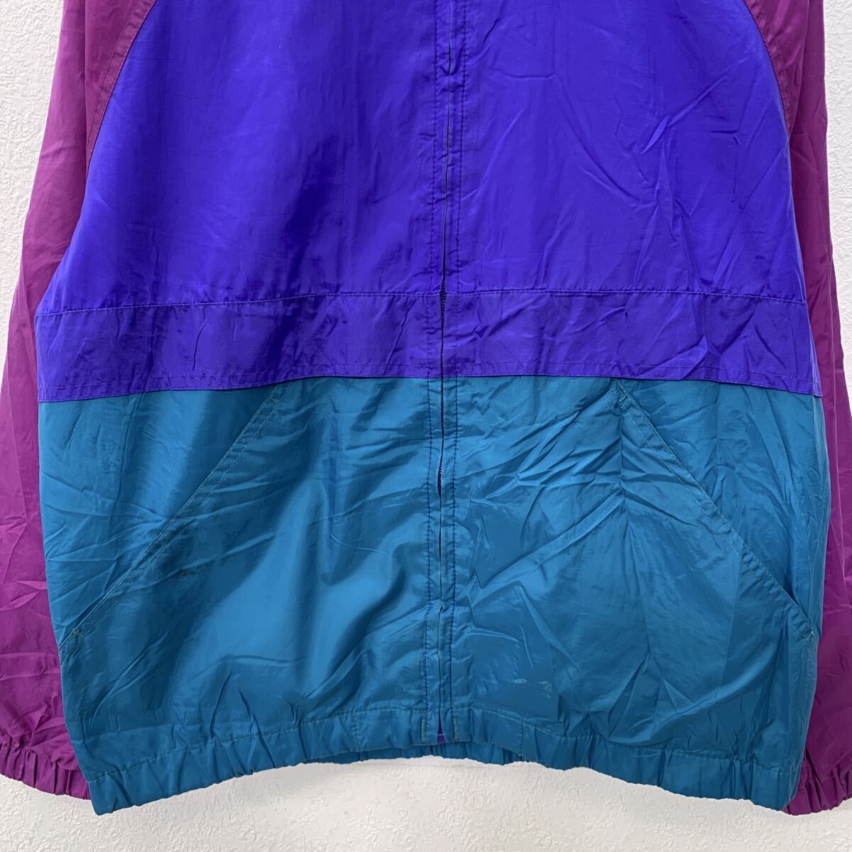 【中古】【古着】 CABIN CREEK ナイロンジャケット MEDIUM パープル マルチカラー スポーティー ジップアップ スポーツウェア 薄手 春物 a712-6563
