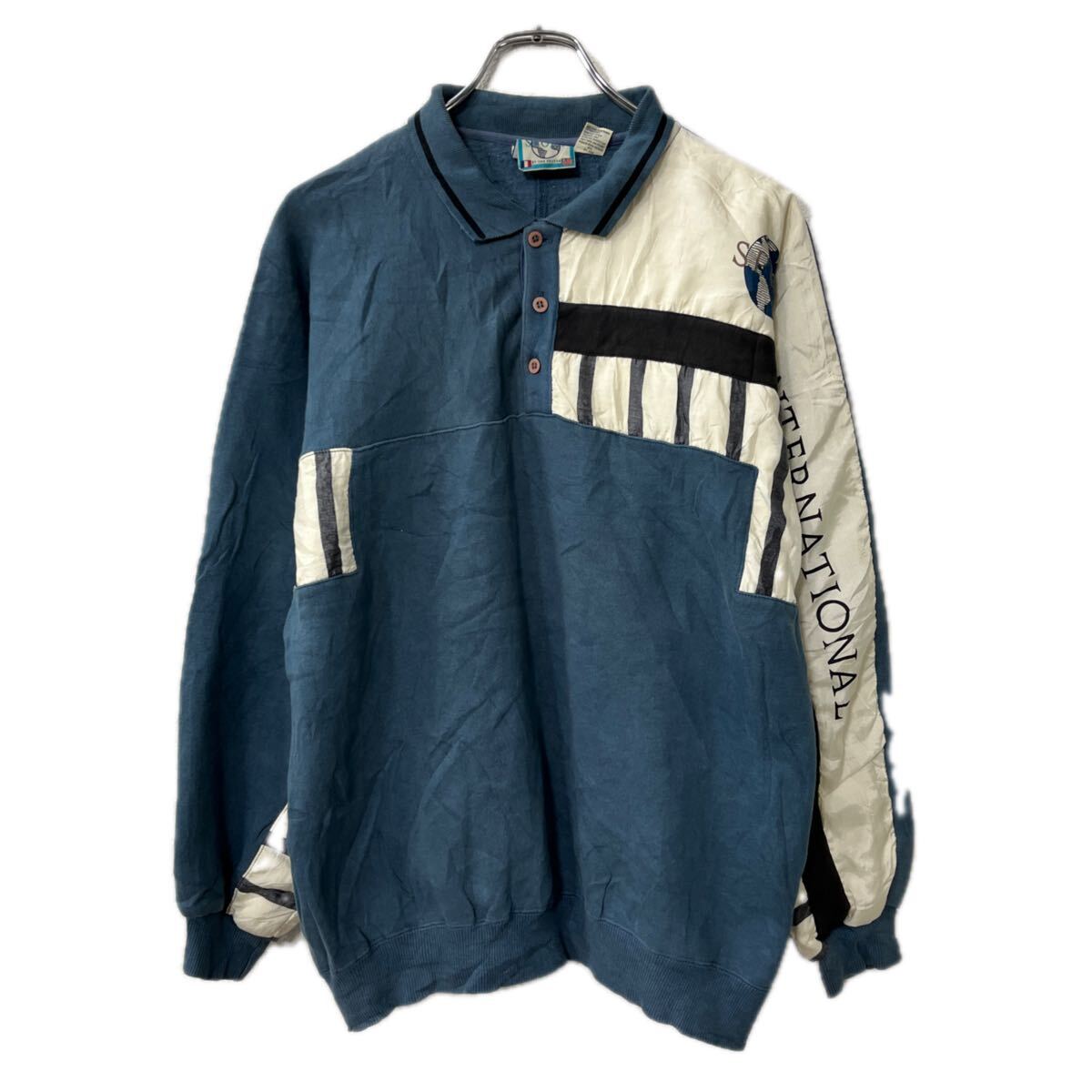 【中古】【古着】 CUSTUM CLUB INTERNATIONAL プリントスウェット トレーナー M ブルーグレー 襟 ハーフボタン ラグラン トップス 秋物 a712-6693