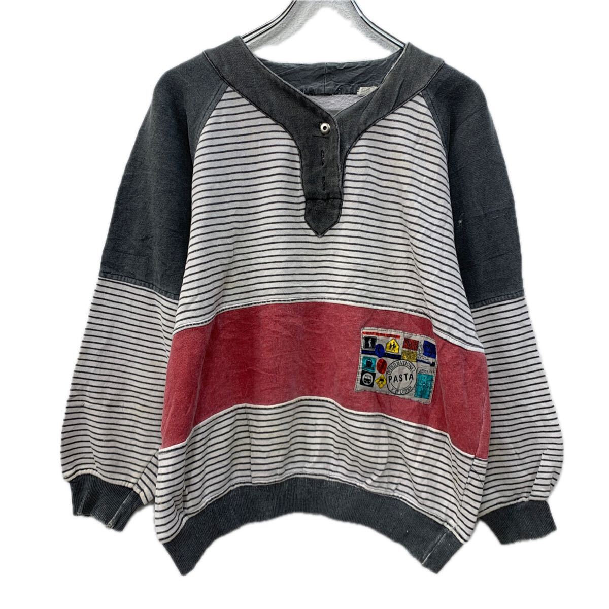 【中古】【古着】 PASTA ロゴスウェット トレーナー M グレー マルチカラー ハーフボタン スウェット ボーダー ワッペン ボーダースウェット 秋物 a712-6778