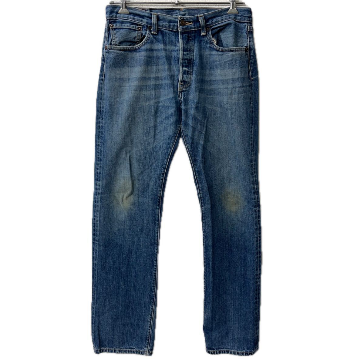 アメリカから輸入した古着になります。コンディションC 前身頃に汚れがあります。膝、後身頃（裾あたり）にフェードがあります。裾にダメージがあります。サイズ表記サイズ33×34実寸サイズ（cm）ウエスト 86股下 84わたり幅 29裾幅 21-----------------------------------※コンディション・ランクA-デッドストックや未使用に近い状態B-使用感はあるが綺麗な状態C-使用感があり多少の汚れがある状態D-使用感があり汚れや破れがある状態上記ランクは弊社基準でのランク付けとなります。あくまでも参考として頂き、詳細は画像をご確認の上、ご購入ください。また、見落としによる目立たない穴、ほつれ、破れ、汚れ等のダメージ品が混入している場合もございますことをご理解の上、ご購入をお願い致します。・保管上の折りジワと、ベール品によるシワはご容赦下さい。・状態に特に敏感な方のご入札はご遠慮下さい。※サイズ・表記サイズは商品に記載されているサイズです。・海外規格の為、基本的には大きめのサイズ感となりますが、詳細は実寸をご参照ください。・素人採寸の為、誤差についてはご容赦下さい。・着用感につきましては普段着用されているものとの実寸を比較して参考にされてください。※発送・佐川急便で発送します。・沖縄及び一部離島へはヤマト運輸で発送する場合があります【ご注意】・ご購入後はノークレーム＆ノーリターンにて、お願い致します。（返品は一切お受けできません。）・古着、usedの特性等を充分にご理解頂ける方のご購入に限らせて頂きます。 古着にご理解の無い方、状態に特に敏感な方のご購入はご遠慮下さい。・サイズ感につきましては普段着用されているものとの実寸を比較して参考にされてください。・できるだけ現物に近い色味をお伝えできるように気を付けておりますが、撮影環境や使用するモニターによっては、商品と画像に色誤差が生じますことをご了承ください。【営業について】誠に勝手ながら、土曜、日曜、祝日、年末年始、ゴールデンウィーク、お盆はお休みとさせて頂きます。また、お客様へのご対応時間は基本的には営業日の10:00〜17：00までになります。ご対応時間外や休業日にご落札いただいた商品や、ご質問など、頂いたご連絡への返信が滞る場合がございます。ご連絡、発送は休業明けより順次行っていきますのでご了承よろしくお願いいたします。20260129-0