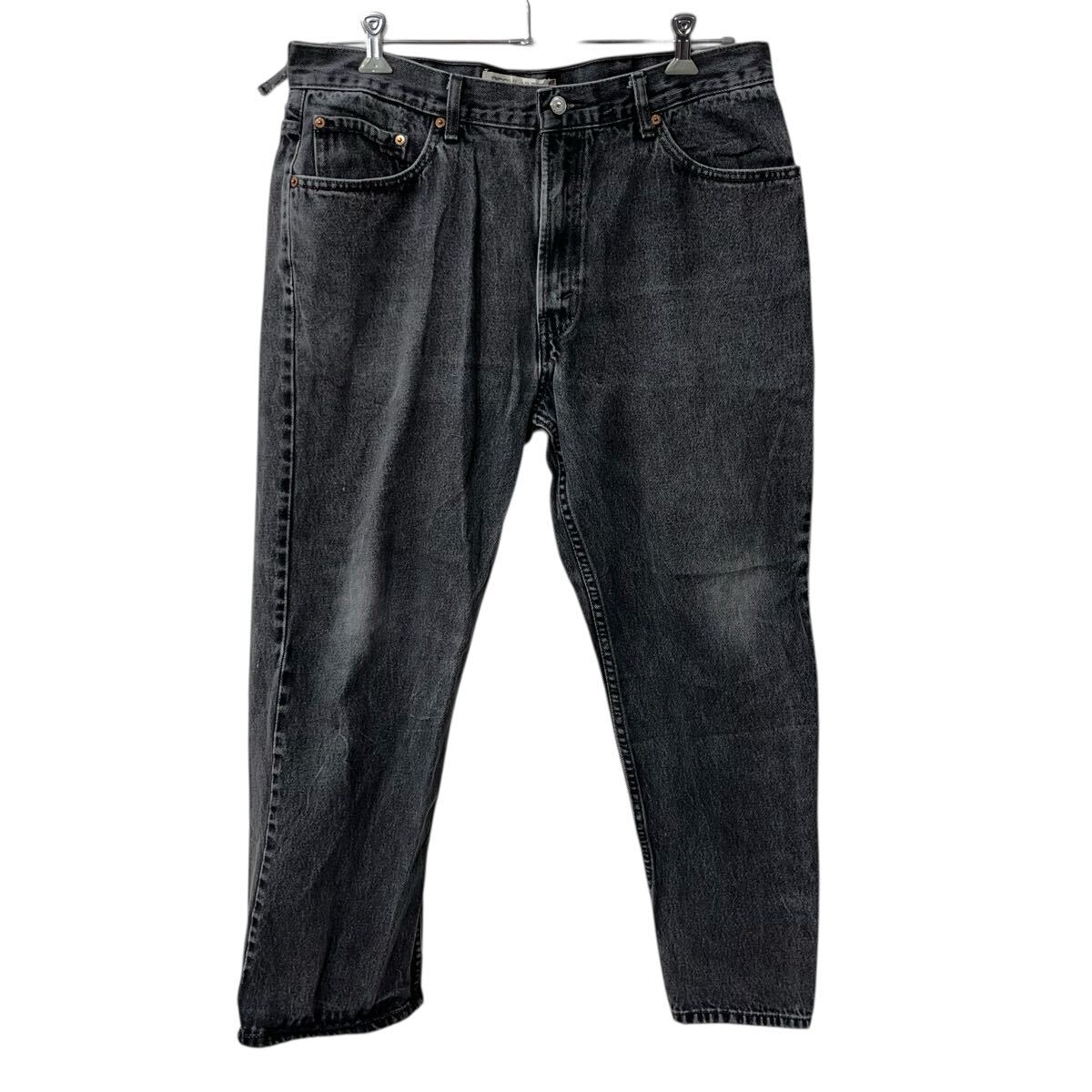 アメリカから輸入した古着になりコンディションB〜C 前身頃、後身頃にフェードがあります。ベルトループが1ヶ所破損しています。サイズ表記サイズ38×29実寸サイズ（cm）ウエスト 94股下 72わたり幅 34裾幅 22-----------------------------------※コンディション・ランクA-デッドストックや未使用に近い状態B-使用感はあるが綺麗な状態C-使用感があり多少の汚れがある状態D-使用感があり汚れや破れがある状態上記ランクは弊社基準でのランク付けとなります。あくまでも参考として頂き、詳細は画像をご確認の上、ご購入ください。また、見落としによる目立たない穴、ほつれ、破れ、汚れ等のダメージ品が混入している場合もございますことをご理解の上、ご購入をお願い致します。・保管上の折りジワと、ベール品によるシワはご容赦下さい。・状態に特に敏感な方のご入札はご遠慮下さい。※サイズ・表記サイズは商品に記載されているサイズです。・海外規格の為、基本的には大きめのサイズ感となりますが、詳細は実寸をご参照ください。・素人採寸の為、誤差についてはご容赦下さい。・着用感につきましては普段着用されているものとの実寸を比較して参考にされてください。※発送・佐川急便で発送します。・沖縄及び一部離島へはヤマト運輸で発送する場合があります【ご注意】・ご購入後はノークレーム＆ノーリターンにて、お願い致します。（返品は一切お受けできません。）・古着、usedの特性等を充分にご理解頂ける方のご購入に限らせて頂きます。 古着にご理解の無い方、状態に特に敏感な方のご購入はご遠慮下さい。・サイズ感につきましては普段着用されているものとの実寸を比較して参考にされてください。・できるだけ現物に近い色味をお伝えできるように気を付けておりますが、撮影環境や使用するモニターによっては、商品と画像に色誤差が生じますことをご了承ください。【営業について】誠に勝手ながら、土曜、日曜、祝日、年末年始、ゴールデンウィーク、お盆はお休みとさせて頂きます。また、お客様へのご対応時間は基本的には営業日の10:00〜17：00までになります。ご対応時間外や休業日にご落札いただいた商品や、ご質問など、頂いたご連絡への返信が滞る場合がございます。ご連絡、発送は休業明けより順次行っていきますのでご了承よろしくお願いいたします。20260205-0