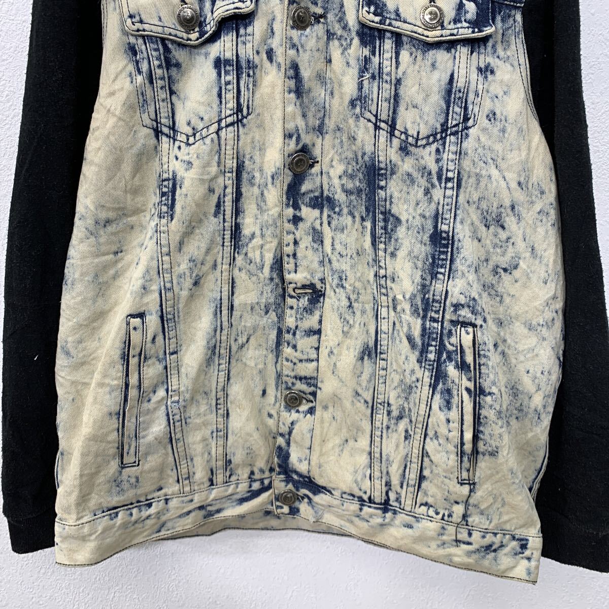 【中古】【古着】 1738 Original Brand デニムジャケット XL ライトブルー ブラック ボタン 胸ポケット 袖切替 フーディー デニム 秋物 a802-5691