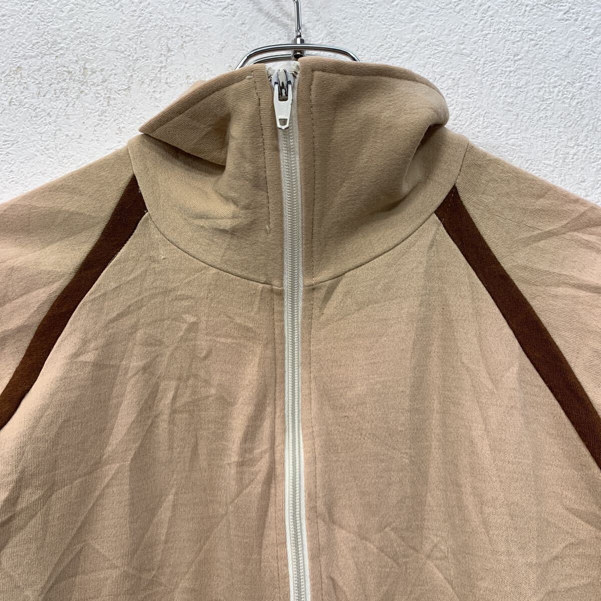 古着屋DENの【中古】【古着】 〜80s Liberty Bell アクリルジャージ S〜 ベージュ リバティーベル ジップアップ 〜80年代 モックネック ラグラン 春秋物 a805-5067｜アングル2