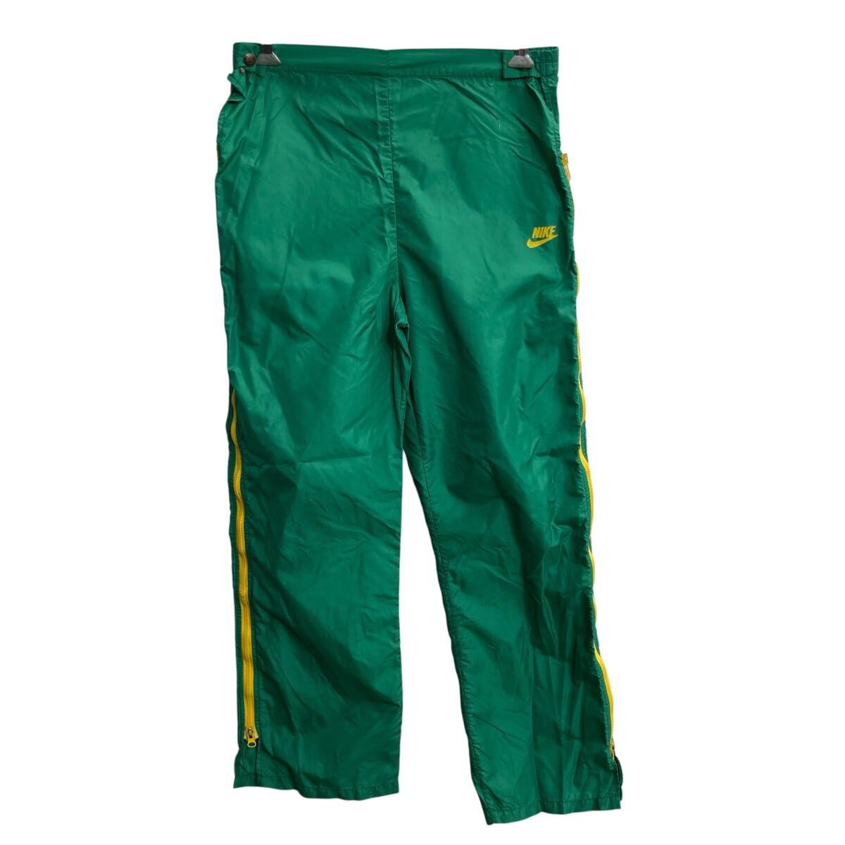 Rakuten - 【中古】【古着】 70s USA製 NIKE ナイロンパンツ M グリーン ナイキ イージーパンツ 70年代 オレンジタグ トラックパンツ スポーティ ボトムス 2606-577