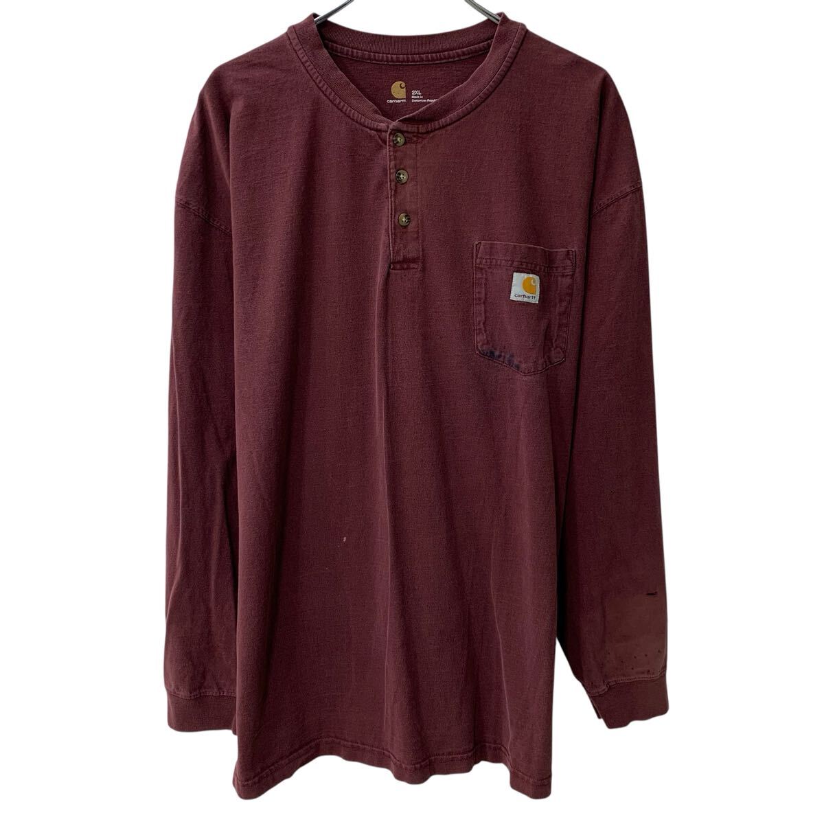 Rakuten - 【中古】【古着】 Carhartt 長袖 ロゴTシャツ 2XL ワインレッド カーハート ヘンリーネック ワンポイント ロゴ刺繍 胸ポケット ロンT 春物 a806-6518