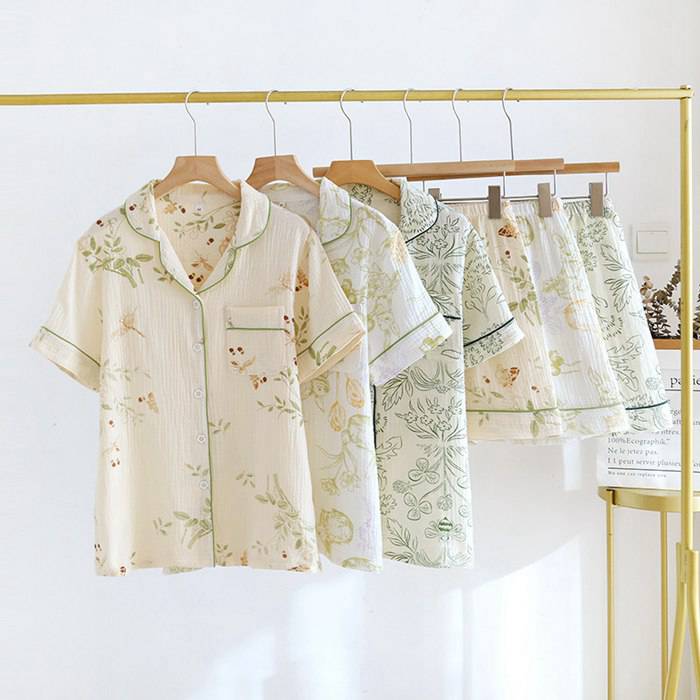 パジャマ レディース ダブルガーゼ 2点セット セットアップ 寝巻き 半袖 夏 夏服 綿 花柄 植物 総柄 上下セット 上下 パンツセット ショートパンツ 短パンツ ウェストゴム 開襟 胸ポケット付き 半ズボン 薄手 快適 通気性良い 無地 おしゃれ 体型カバー