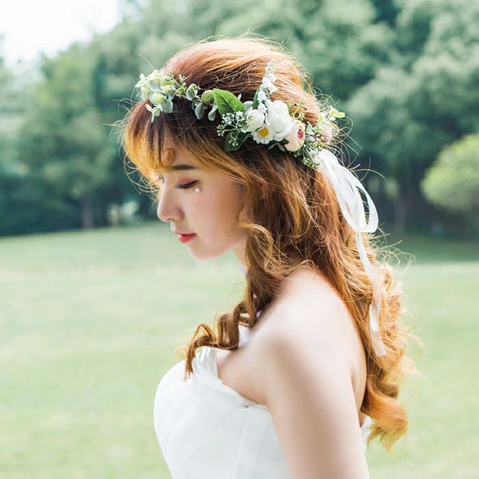 ウエディング 花冠 ティアラ 花かんむり ヘッドドレス 結婚式 カチューシャ ヘアアクセサリー 花嫁 髪飾り ウェディング 森ガール 花輪 手作り 造花 姫風 パーティー 海外旅行 フェス 写真撮り 4色