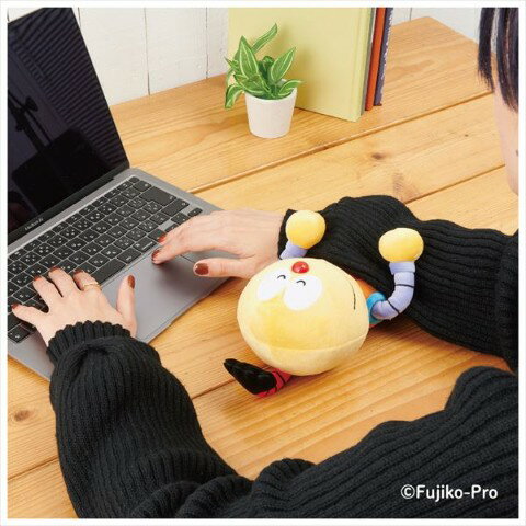 【20%OFF!!SALE】【藤子・F・不二雄　生誕90周年記念】もふもふ★うでまくら　コロ助