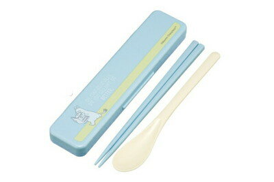 ■サイズ・仕様■ ◆サイズ：箸/約180mm スプーン/約全長180mm ケース/約188×47×18mm ◆素材：フタ/AS樹脂 (耐熱温度/100度) 本体・スプーン/ABS樹脂 (耐熱温度/100度) 箸/メタクリル樹脂 (耐熱温度/100度) クッション/シリコーンゴム (耐熱温度/140度) ◆セット内容：抗菌音のならないコンビセット ■当商品について■ ＊在庫状況により入荷待ち ・欠品になる場合がございます。 予めご了承下さいますようお願いいたします。■サイズ・仕様■ ◆サイズ：箸/約180mm スプーン/約全長180mm ケース/約188×47×18mm ◆素材：フタ/AS樹脂 (耐熱温度/100度) 本体・スプーン/ABS樹脂 (耐熱温度/100度) 箸/メタクリル樹脂 (耐熱温度/100度) クッション/シリコーンゴム (耐熱温度/140度) ◆セット内容：抗菌音のならないコンビセット ■当商品について■ ＊在庫状況により入荷待ち ・欠品になる場合がございます。 予めご了承下さいますようお願いいたします。