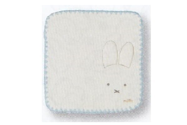 【miffy】【ミッフィー】キャリータオル【シンプルミッフィー】【ウサギ】 【ミッフィーちゃん】【ナインチェ・プラウス】【絵本】【アニメ】【タオル】【たおる】【ミニタオル】【ハンドタオル】【ハンカチ】【生活雑貨】【グッズ】【かわいい】 ■サイズ・仕様■ ◆サイズ：約30×30cm ◆素材：ポリエステル85%　レーヨン15% ■当商品について■ ＊在庫状況により入荷待ち ・欠品になる場合がございます。 予めご了承下さいますようお願いいたします。【miffy】【ミッフィー】キャリータオル【シンプルミッフィー】【ウサギ】 【ミッフィーちゃん】【ナインチェ・プラウス】【絵本】【アニメ】【タオル】【たおる】【ミニタオル】【ハンドタオル】【ハンカチ】【生活雑貨】【グッズ】【かわいい】 ■サイズ・仕様■ ◆サイズ：約30×30cm ◆素材：ポリエステル85%　レーヨン15% ■当商品について■ ＊在庫状況により入荷待ち ・欠品になる場合がございます。 予めご了承下さいますようお願いいたします。