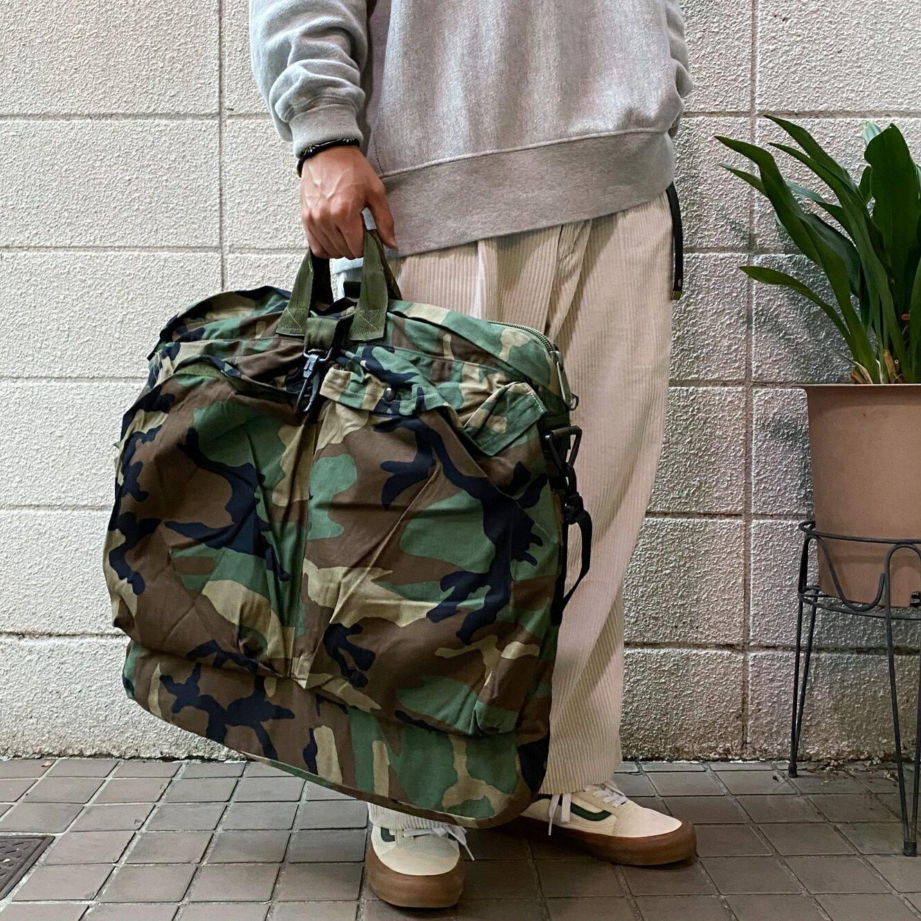 DEADSTOCK 90's US Army HGU-56/P Helmet Bag Woodland Camo / デッドストック アメリカ軍 ヘルメットバッグ ウッドランドカモ 迷彩 アメカジ 古着 ヴィンテージ