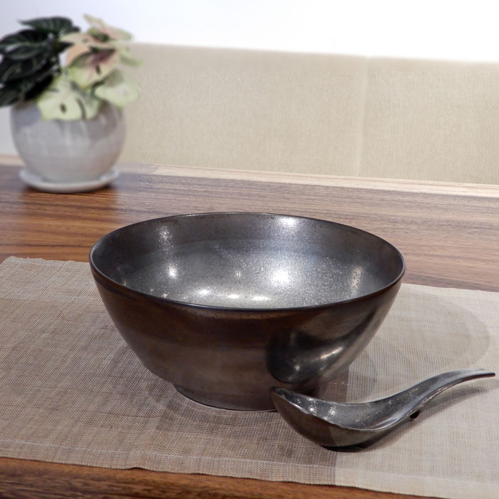 ラーメンどんぶり 究極のラーメン鉢 レンゲ付 ギフト 有田焼 和食器 モダン おしゃれ Nippon おしゃれ ラーメン鉢 丼 麺鉢 日本製 食器 電子レンジ対応 食洗機対応 うどん そば 贈り物 プレゼント 結婚祝い【送料無料】ジパング銀 究極のラーメン鉢レンゲセット