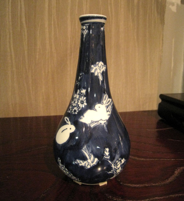 一輪挿し 花瓶 花器 陶器 和モダン おしゃれ 和風小物 和風雑貨 藍染 ウサギ うさぎ 兎 プレゼント 贈り物 ギフト お祝い 誕生日祝い【お買得品】藍染陶器花瓶 うさぎ [2]