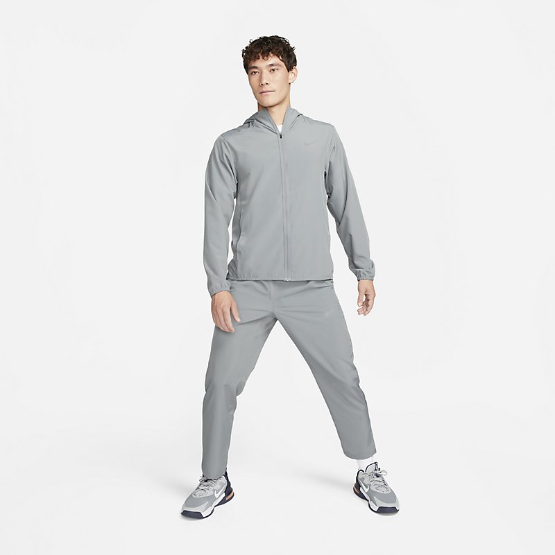 ナイキ 送料無料 ナイキ トレーニングウェア メンズ 上下 NIKE フォーム Dri-FIT バーサタイル ジャケット パンツ セットアップ グレー トレーニング フィットネス ヨガ ランニング 男性 上下組 スポーツウェア/FB7483-FB7491-084