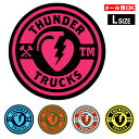 商品詳細商品名 Thunder Trucks Mainline Sticker Lサイズ説明VENTURE,INDEPENDENTに並ぶ3大スケートトラックブランドのひとつ『THUNDER TRUCKS』 ブランドロゴのステッカーです。全5色！耐久性もバッチリ！ スケボーや車のボディなどあらゆる場所にどうぞ！！&nbsp; カラー01:ブルー 02:オレンジ/グリーン03:ピンク04:スカイブルー/レッド05:イエローサイズ【Lサイズ】約直径19cm※多少の誤差はご了承下さい。注意 ※当社で販売している商品はすべて正規品です。粗悪なコピー品、悪質な非正規品は一切扱っておりません。 安心してお買い求めください。 ※PC環境によっては、写真の色味が実際の商品と少し異なる場合がありますのでご了承下さい。 ※検品を行っておりますが輸入品のため、多少の傷・汚れ等はご了承下さい。 ※輸入品の為予告なく仕様が多少変更される場合があります。 ※店頭でも販売しているため、在庫管理には十分気を付けておりますがタイミングによっては在庫切れになる場合がございます。 検索キーワード スケートボード skate board Truck トラック　 カスタム アメリカ USA ステッカー デカール シール 青 オレンジ ピンク 水色 黄色 ロゴ BIG その他のステッカーはこちら↓