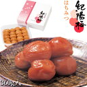 商品情報 商品名:紀陽梅【華】（化粧箱入り）360g 賞味期限：約6ヶ月 保存方法：直射日光を避け冷暗所で保存 原材料：梅、漬け原材料[食塩、還元水飴、果糖ぶどう糖液糖、醸造酢、かつおエキス、はちみつ]、酒精、調味料（アミノ酸等）、酸味料、ビタミンB1、甘味料（スクラロース） 発売元：日本商事株式会社NS　食品部 ※こちらの商品は産地直送品のため、基本的には同梱不可となっております。 ◆サイズバリエーション◆ ・紀陽梅【梅】（化粧箱入り）180g ・紀陽梅【華】（化粧箱入り）360g ・紀陽梅【松】（化粧箱入り）580g ・紀陽梅【禄】（化粧箱入り）1000g ・紀陽梅【福】（木箱入り）800g紀陽梅【華】（化粧箱入り）360g ※撮影状況やモニター設定により、実際の商品の色合いと異なる場合がございます。 こちらのページは 紀陽梅【華】（化粧箱入り）360g の販売ページです