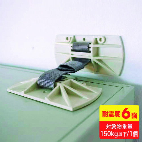 ★特徴★ キャビネットの転倒・移動防止強力接着パッド使用で穴あけ工事不要です。キャビネット・ロッカー・オープン棚などの転倒を防止します。ベルトの両端に取り付けられた接着パッド付ベースの一方をキャビネット天板に、もう一方を壁面に接着固定して使用します。接着固定なので、キャビネットや壁面への穴あけ工事が不要です。また、取り付けの際にキャビネットを動かす必要がありません。ベルトは長さ調整可能となっており、キャビネットと壁面の間に隙間があっても取り付け可能です。 ★用途★ キャビネットの耐震対策に。 ★商品スペック★ 仕様・規格 幅(mm)：113 厚さ(mm)：18 長さ(mm)：106 奥行(mm)：106 高さ(mm)：18 仕様・規格2 内容物：本体（接着パッド黒）：1本、アルコールパッド：1枚、木ねじ：2本 使用環境温度：0〜40℃ 耐震度：震度6強 対応接着パッド：QL-E94 材質／仕上 ABS/PC（ポリカーボネート）アロイ樹脂、ポリプロピレン、アクリル系接着剤 入数 1個 質量・質量単位 65g 製造国 日本 品番 QL-E91 JANコード 4969887898109 メーカー名 サンワサプライ（株）