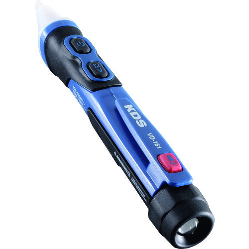 ★特徴★ 防塵防水IP67で落下耐性2mのタフな非接触式AC検電器です。約12Vの低電圧から検出可能なワイドモード付です。LEDと音で検電をお知らせします。先端と後端に暗い所で便利なLEDライトがついています。 ★用途★ 建築現場等での電気配線の確認に。工場等での電気設備のチェック等に。 ★商品スペック★ 仕様・規格 交流電圧(V)：12?1000 電源(V)：単4乾電池×2個(動作確認用付属） 幅(mm)：24 奥行(mm)：29 高さ(mm)：161 長さ(mm)：161 電源：単4乾電池×2個(動作確認用付属） 交流電圧(高感度モード時)(V)：12?1000 周波数範囲：50Hz/60Hz 適応規格：EN61010-1準拠、CAT IV 1000V 仕様・規格2 使用温度範囲：0?50℃ 使用湿度範囲：80%RH以下(結露ないこと) 材質／仕上 ABS樹脂 セット内容・付属品 取扱説明書 単4形乾電池×2本(動作確認用) 入数 1台 注意事項 交流専用です。 裸線には使用しないでください。 付属の電池は動作確認用です。 質量・質量単位 68g 製造国 中国 品番 VD-161 JANコード 4954183171032 メーカー名 ムラテックKDS（株）