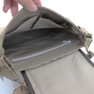 【送料無料】男物紳士メンズ日本製帆布ショルダーバッグスクエア型肩掛けバッグ斜めがけバックフタ付頭陀袋牛革縁取り風神雷神〈全2色〉和服着物洋装洋服