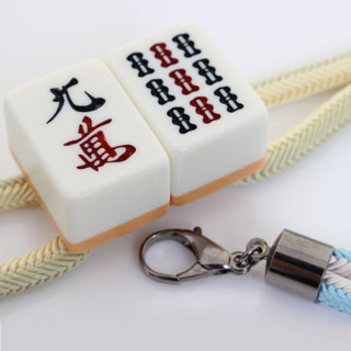 【送料弊社負担】男性用　紳士用　男物　マグネット羽織紐　正絹　国産　日本製　王冠　無双　おしゃれ用　街着用　麻雀牌　まーじゃんぱい　ギャンブラー　マージャン　個性的〈全2種類〉