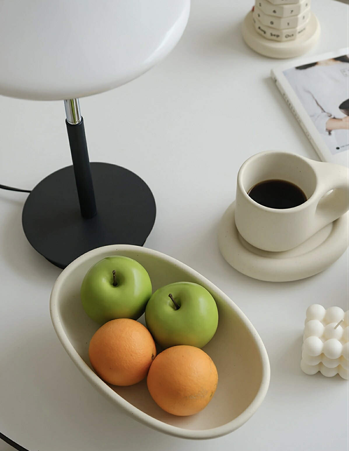 3脚セラミック TW011 フルーツボウル おしゃれ 食器 セラミック 白 来客用 かわいい シンプル お茶 ギフト プレゼント 陶器 皿 カフェ レストラン フルーツ 3