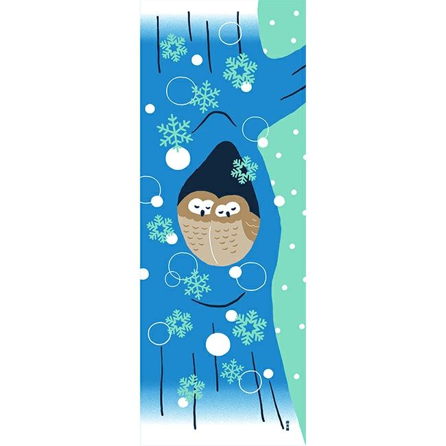 手ぬぐい 日本製 濱文様 「巣ごもりフクロウ」 冬 フクロウ 梟 鳥 冬柄 縦柄 和柄 晒 さらし 綿 生地 サイズ タペストリー インテリア 工芸 染 飾る 土産 ギフト プレゼント 贈り物 tenugui iapan 絵 てぬぐい 手拭い 日本 手ぬぐい 専門 正規品 わびすけ メール便 h14