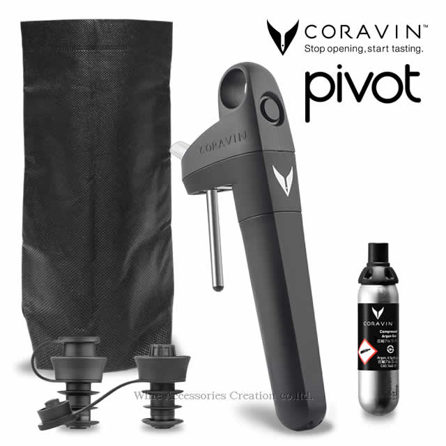 ■CORAVIN コラヴァン PIVOT ピボット コルクまたはスクリューキャップで開栓してからワインを注ぐ、ニードル（針）を使用しない画期的でお手軽なCORAVINが新登場しました！コルクを抜く（スクリューキャップを緩める）ためワインは空気（酸素）に触れてしまいますが、PIVOTでワインを注ぐたびに高純度(99.99％)のアルゴンガスがボトル内に噴出しますので、ワインの酸化を遅らせ最大4週間ほどフレッシュな状態を保ちます。（※ワインの種類や強さにより異なります） 1本を1日に飲みきらなくても毎日少量づつ味わったり、その日の気分で赤や白を選んだり、数種類の日本酒（四号瓶、一升瓶対応）を楽しんだりと・・・そんな夢のような楽しみ方がお手軽に実現できる革新的なワインツールがコラヴァン（CORAVIN）のピボット（PIVOT）です。 ■PIVOT ピボットの特徴 ニードル（針）を使用しないので、コルクの種類やスクリューキャップ式等に関係なくご使用頂けます。ボタンは感度が良く、ボタンを押し続けるあいだボトルから注がれ（ガスを噴出）、離すとストップします。余計なガスが噴出されないので、通常のモデル（1〜6）よりも1.25倍（150ml×約20杯）多く注ぐことが可能です。 ■商品詳細 カラー：ブラック 素　材：ステンレススチール、ABS樹脂、合成ゴム、ナイロン サイズ：89mm×25.4mm×長さ196.6mm 重　量：136g セット内容 ・PIVOT本体1個 ・PIVOT専用ストッパー2個 ・アルゴンガスカプセル1本（純度99.99％） ・ボトル保護スリーブ（黒い袋） ・取扱説明書 ・1年間保証書 *保証期間を過ぎてご連絡いただい場合は有償修理になります。 適応ボトル：720〜750mlのフルボトル※発泡ワインは不可 ■保証について メーカー保証書及び使用説明書等の注意事項に従った正常なご使用状態で故障した本体に限り、お求めから1年以内のご連絡に限り、無償で修理を承ります。 ※消耗品のカプセルは対象外です。 ※1年以内の場合も、お客様のご使用方法や定期的な洗浄をされていない等、有償修理になる場合がございます。 ※保証期間内の故障等でも、保証期間を過ぎた場合は有償修理になります。 ※修理にはメーカー保証書が必須となります。 ■注意事項 ※ハーフボトルや変形ボトルにはご使用頂けません。 ※ボトルに傷がある場合はアルゴンガスの加圧によりボトルが割れる場合がございます。ご使用時は必ず、付属のボトル保護スリーブ（万一ボトルが割れた場合、ガラス飛散の危険性を軽減する黒い袋）にボトルを入れてからご使用ください。 ※コラヴァンPIVOT専用ストッパー以外にはご使用できません。 ※発泡酒（スパークリングワイン、シャンパン、ビール等）及び炭酸飲料にはご使用できません。 ※アルゴンガスは専用のコラヴァン カプセルをご使用ください。（他のガスを使用した場合は保証対象外になります） ※ボトル内のワインを全て注ぐことはできません。量が少ない場合はそのまま注いでお召し上がりください。 ※ボトル内に澱がある場合は、ワインボトルを垂直にし沈めてから注いでください。 ■よくあるご質問 Q：ガス（カプセル）の交換時期は？ A：ボタンを押し続けても注がれなくなったら、ガスの交換時期となります。ボトルにセットする前にボタンを押しても噴出音「シューという音」はしませんのでご注意ください。 Q：使わない時はガスカプセルも取り外した方がいいですか？ A：アルゴンガスカプセルをセットした後は使い切ってください。途中で外すとガスが無くなってしまいます。 Q：使用後のカプセルの廃棄方法は？ A：カプセルはリサイクル可能なスチール製です。お住いの地方自治体のルールに従って分別ゴミに出してください。 ■配送についての注意事項 ※沖縄県、離島の場合は船便のため1週間以上のお時間がかかる場合がございます。（高圧ガスを含むため航空便での配送は不可となります） 日本への進出はガスの問題で困難を極めました。実はコラヴァンで使用されているガスは空気中に存在する「アルゴン」を採用していましたが、日本ではアルゴンガスを食品や飲料に使用することが国の規定で禁止されていたため、2017年、日本総輸入元の努力により、日本で食品添加物として認可された窒素ガスにてコラヴァンを発売致しました。2019年、食品衛生法の法改正によりアルゴンが食品添加物に許可され、日本でもアルゴンガスが採用となりました。 (※この説明文は楽天市場店の記載内容です。URLはhttps://item.rakuten.co.jp/wac/で始まります。URLが異なる際はサイトを利用することのないよう十分ご注意ください。)カテゴリトップ&nbsp;&gt;&nbsp;CORAVIN&nbsp;&gt;&nbsp;CORAVIN コラヴァン 本体&nbsp;&gt;&nbsp;ピボット PIVOT&nbsp;&gt; ピボット ブラック カテゴリトップ&nbsp;&gt;&nbsp;特集ページ&nbsp;&gt; 家飲みワイングッズ集&nbsp;&gt;酸化防止アイテム集&nbsp;&gt;コラヴァン ピボット ブラック ■CORAVIN コラヴァン PIVOT ピボット コルクまたはスクリューキャップで開栓してからワインを注ぐ、ニードル（針）を使用しない画期的でお手軽なCORAVINが新登場しました！コルクを抜く（スクリューキャップを緩める）ためワインは空気（酸素）に触れてしまいますが、PIVOTでワインを注ぐたびに高純度(99.99％)のアルゴンガスがボトル内に噴出しますので、ワインの酸化を遅らせ最大4週間ほどフレッシュな状態を保ちます。（※ワインの種類や強さにより異なります） 1本を1日に飲みきらなくても毎日少量づつ味わったり、その日の気分で赤や白を選んだり、数種類の日本酒（四号瓶、一升瓶対応）を楽しんだりと・・・そんな夢のような楽しみ方がお手軽に実現できる革新的なワインツールがコラヴァン（CORAVIN）のピボット（PIVOT）です。 ■PIVOT ピボットの特徴 ニードル（針）を使用しないので、コルクの種類やスクリューキャップ式等に関係なくご使用頂けます。ボタンは感度が良く、ボタンを押し続けるあいだボトルから注がれ（ガスを噴出）、離すとストップします。余計なガスが噴出されないので、通常のモデル（1〜6）よりも1.25倍（150ml×約20杯）多く注ぐことが可能です。 ■ご使用方法 ■クイックスタートガイド ■よくあるご質問 Q：ガス（カプセル）の交換時期は？ A：ボタンを押し続けても注がれなくなったら、ガスの交換時期となります。ボトルにセットする前にボタンを押しても噴出音「シューという音」はしませんのでご注意ください。 Q：使わない時はガスカプセルも取り外した方がいいですか？ A：アルゴンガスカプセルをセットした後は使い切ってください。途中で外すとガスが無くなってしまいます。 Q：使用後のカプセルの廃棄方法は？ A：カプセルはリサイクル可能なスチール製です。お住いの地方自治体のルールに従って分別ゴミに出してください。