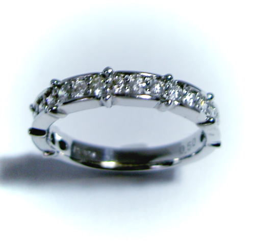 樂天商城 - プラチナ ダイヤモンド0.5ct ハーフエタニティ　リング♪