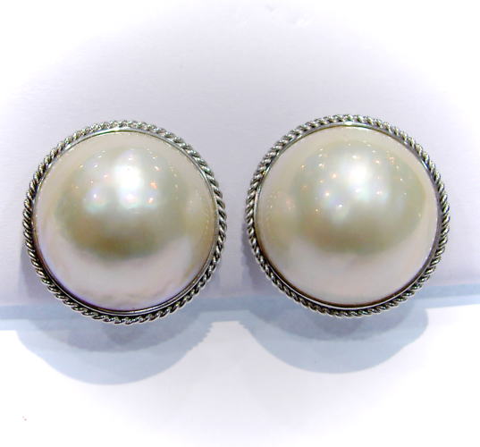 ホワイトゴールドマベパールイヤリング