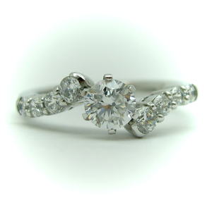 プラチナ 0.4ct・0.5ct用 リング空枠(中心のダイヤは別売り) KWR-12-0.5♪ プラチナ 0.4ct・0.5ct用 リング空枠(中心のダイヤは別売り) KWR-12-0.5♪