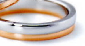 NINA RICCI【ニナリッチ】(32)6RL917-2♪（マリッジリング・結婚指輪・ペアリング用(1本）） 材質　：　プラチナ900、K18PG ピンクゴールド リング幅：3.5mm 定価￥180,400.-の32%off (1)メーカー希望小売価格はメーカーカタログに基づいて掲載しています (2)メーカー希望小売価格はメーカーカタログに基づいて掲載しています お届け予定：購入日より約2週間程度ですが余裕を持って1ヶ月前にご注文下さい。 ★指輪の内側に刻印をご希望の方は注文途中の備考欄にお書き下さい。 ☆ジュエリーランド☆≡★ ≡★ ≡★ ≡★ ≡★ 　　　　★刻印無料サービス★ 記念日・名前等を指輪の内側に無料刻印出来ます！（ご注文時の備考欄にお書き下さい） 　　　　　　　　　　　　　　　　　　　（豊） （美香） ＜例1＞　女性用　0000.12.24　　Y　to　M　 　　　　　　男性用　0000.12.24　　M　to　Y ＜例2＞　女性用　0000.12.24　　YUTAKA　 　　　　　　男性用　0000.12.24　　MIKA ＜例3＞　女性用　YUTAKA to MIKA 　　　　　　男性用　MIKA to YUTAKA ★≡ ★≡ ★≡ ★≡ ★≡